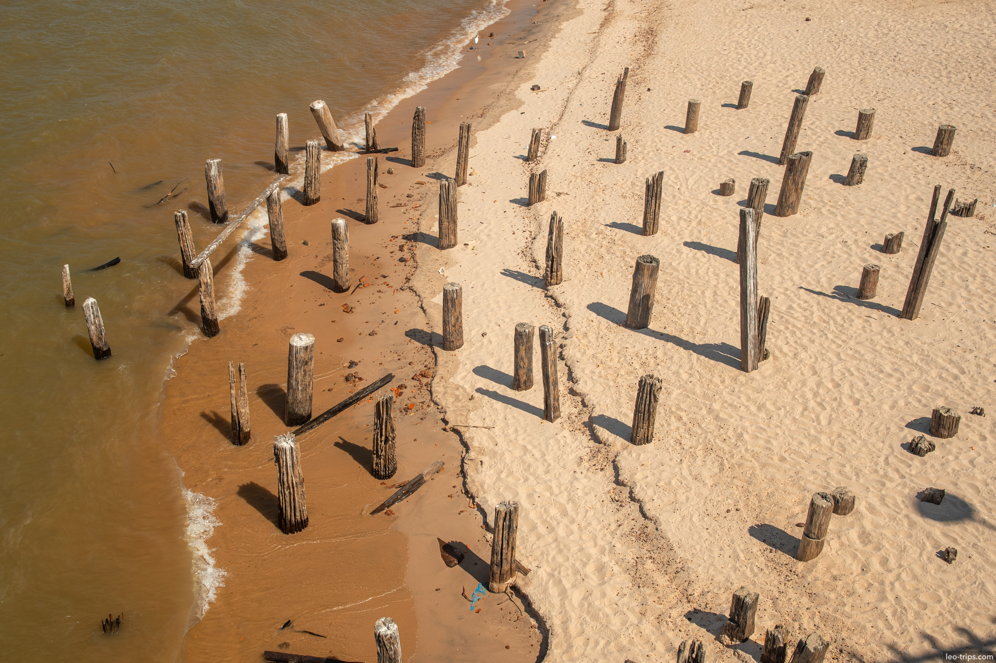 dock posts sandy beach santarem
