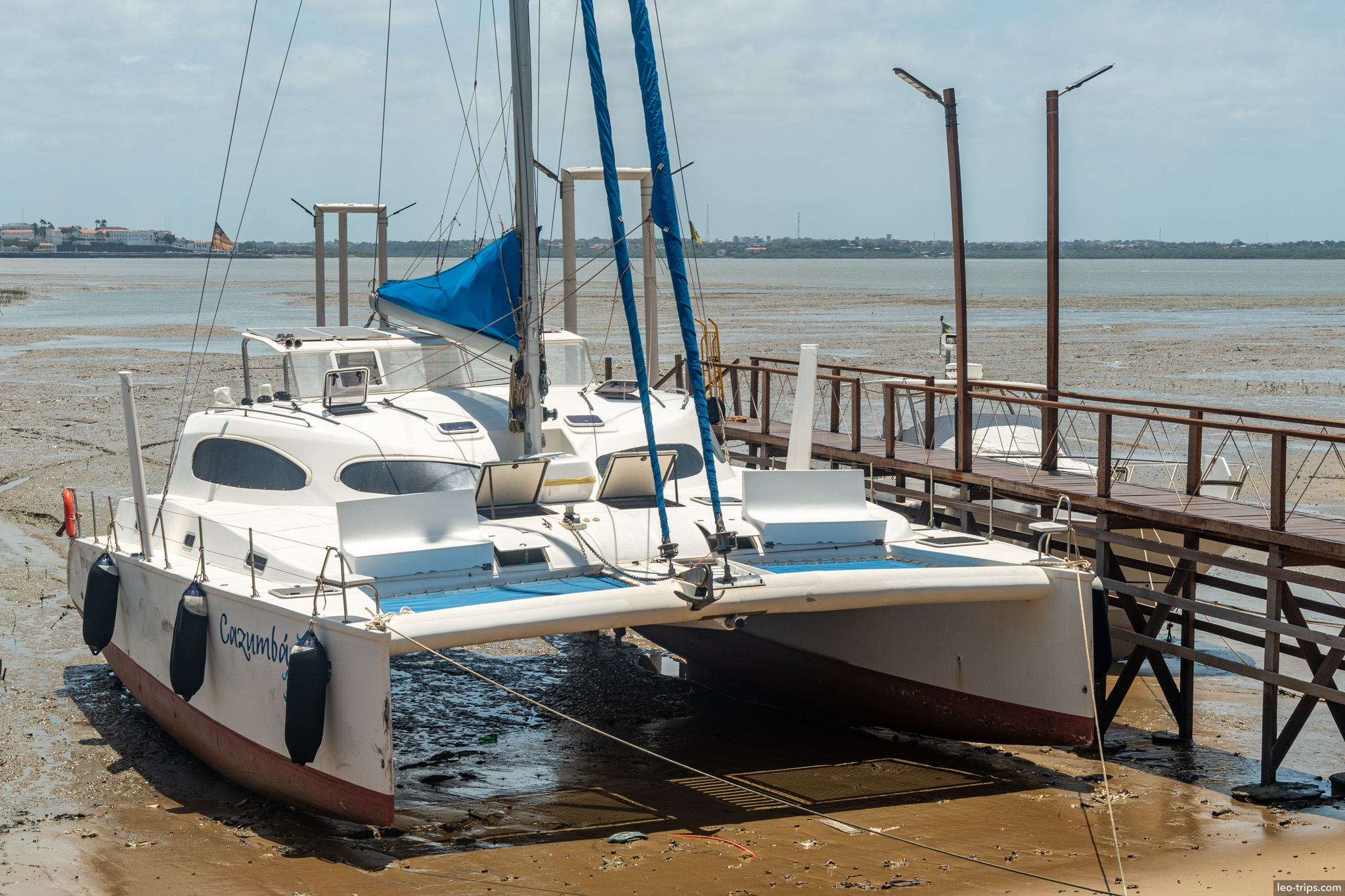 catamaran caxumba low tide pier sao luis
