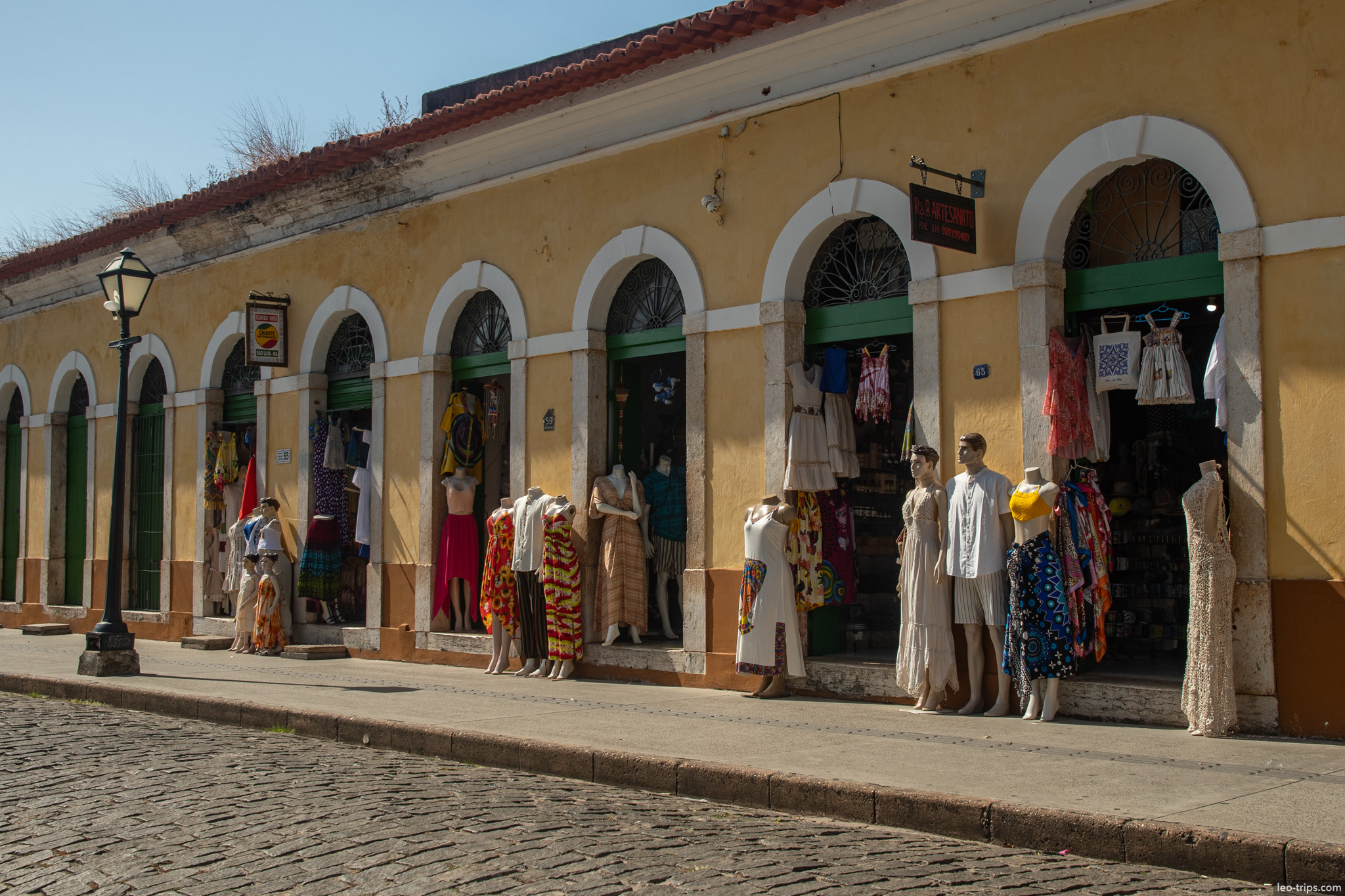 clothing shops arched facade sao luis