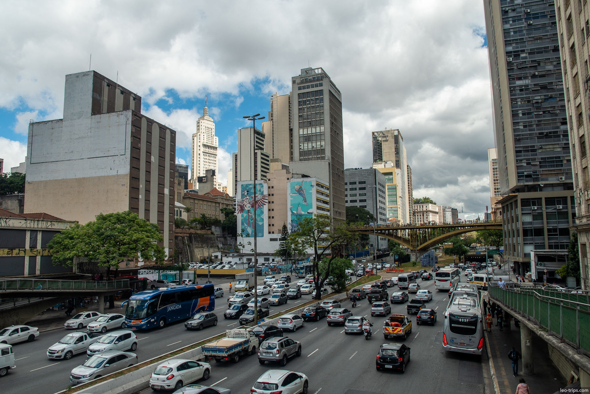 heavy traffic downtown highway sao paulo