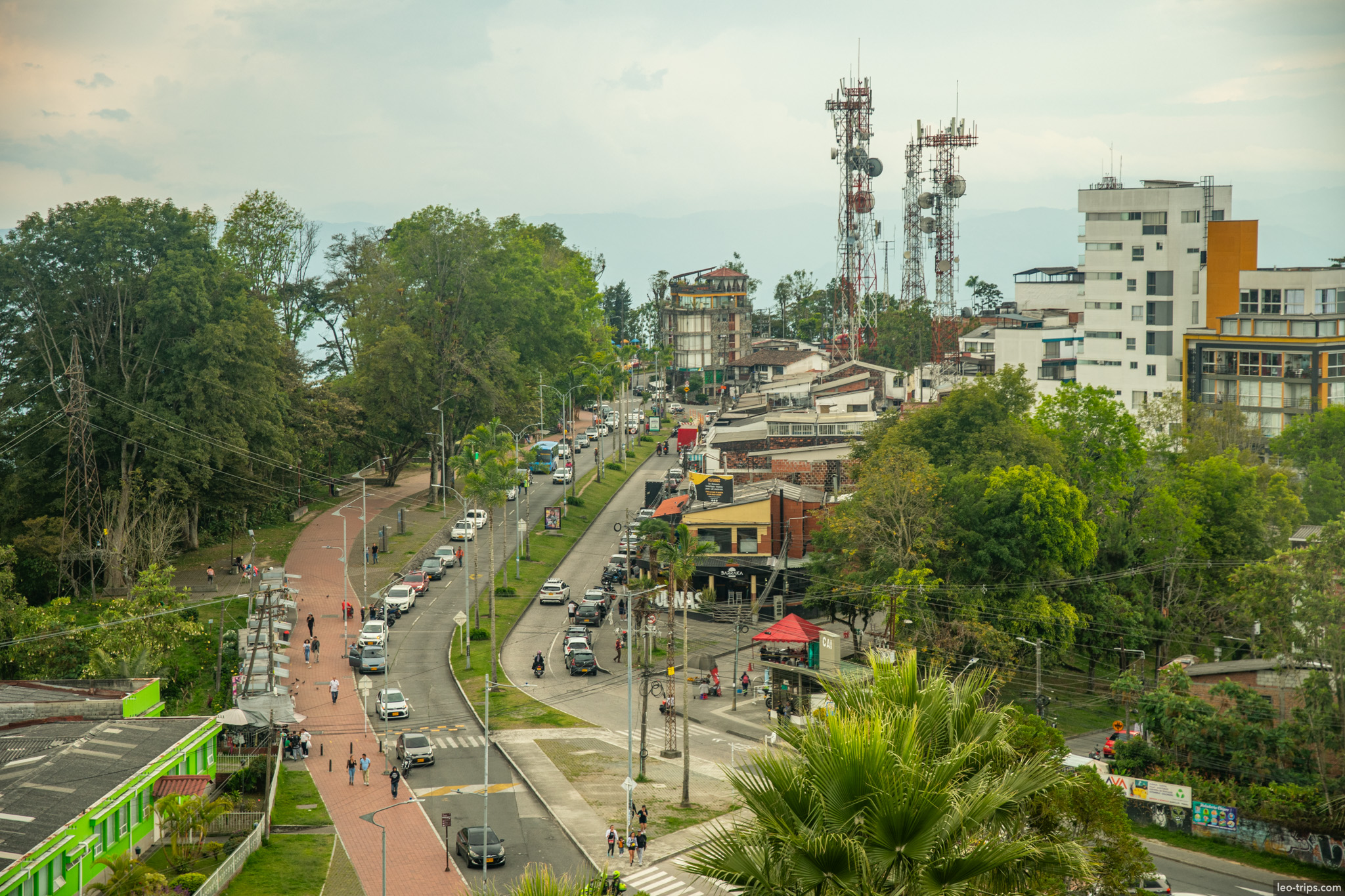 View to avenida 12 de Octubre manizales