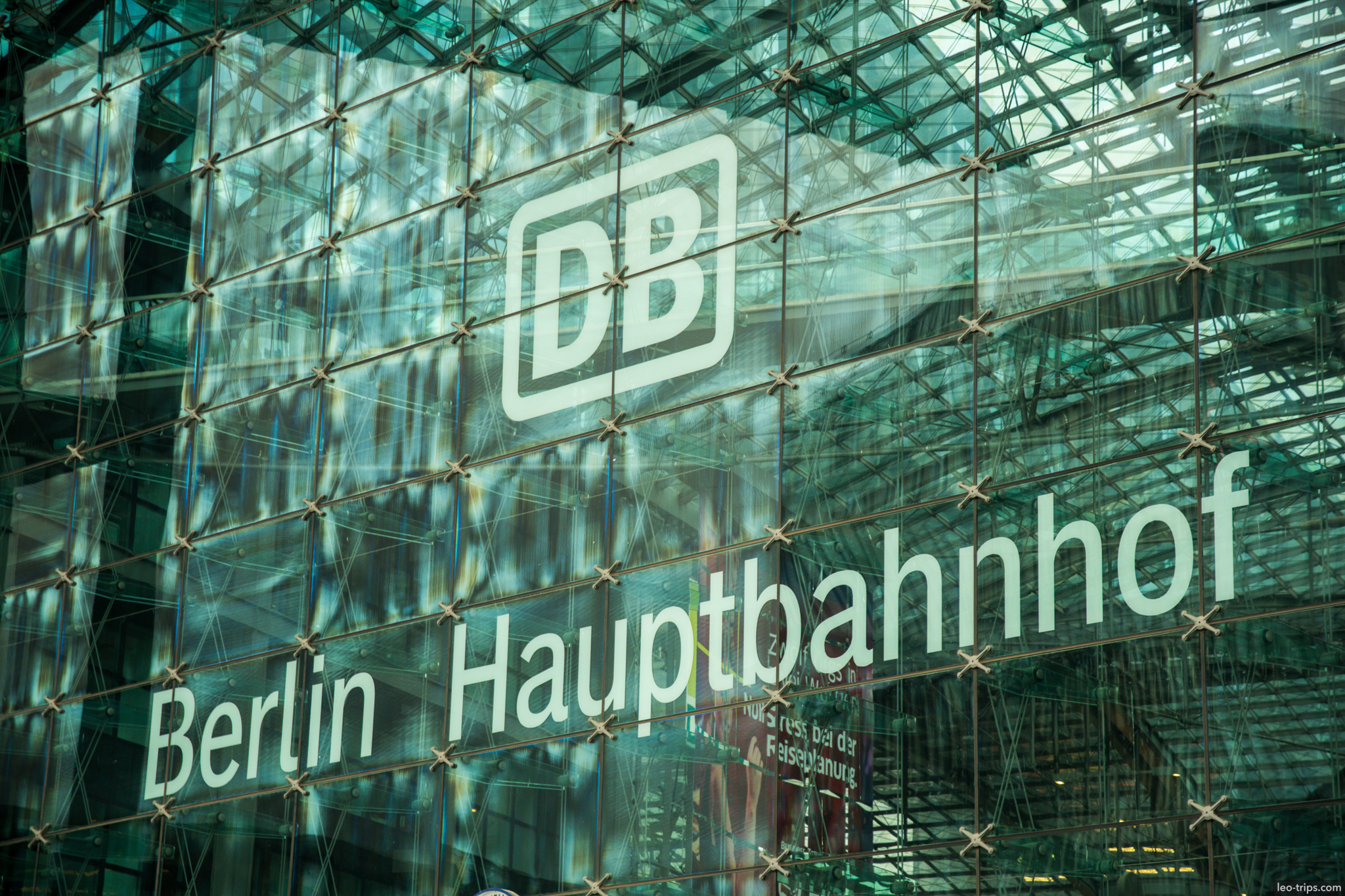 berlin hauptbahnhof db logo glass facade close up berlin