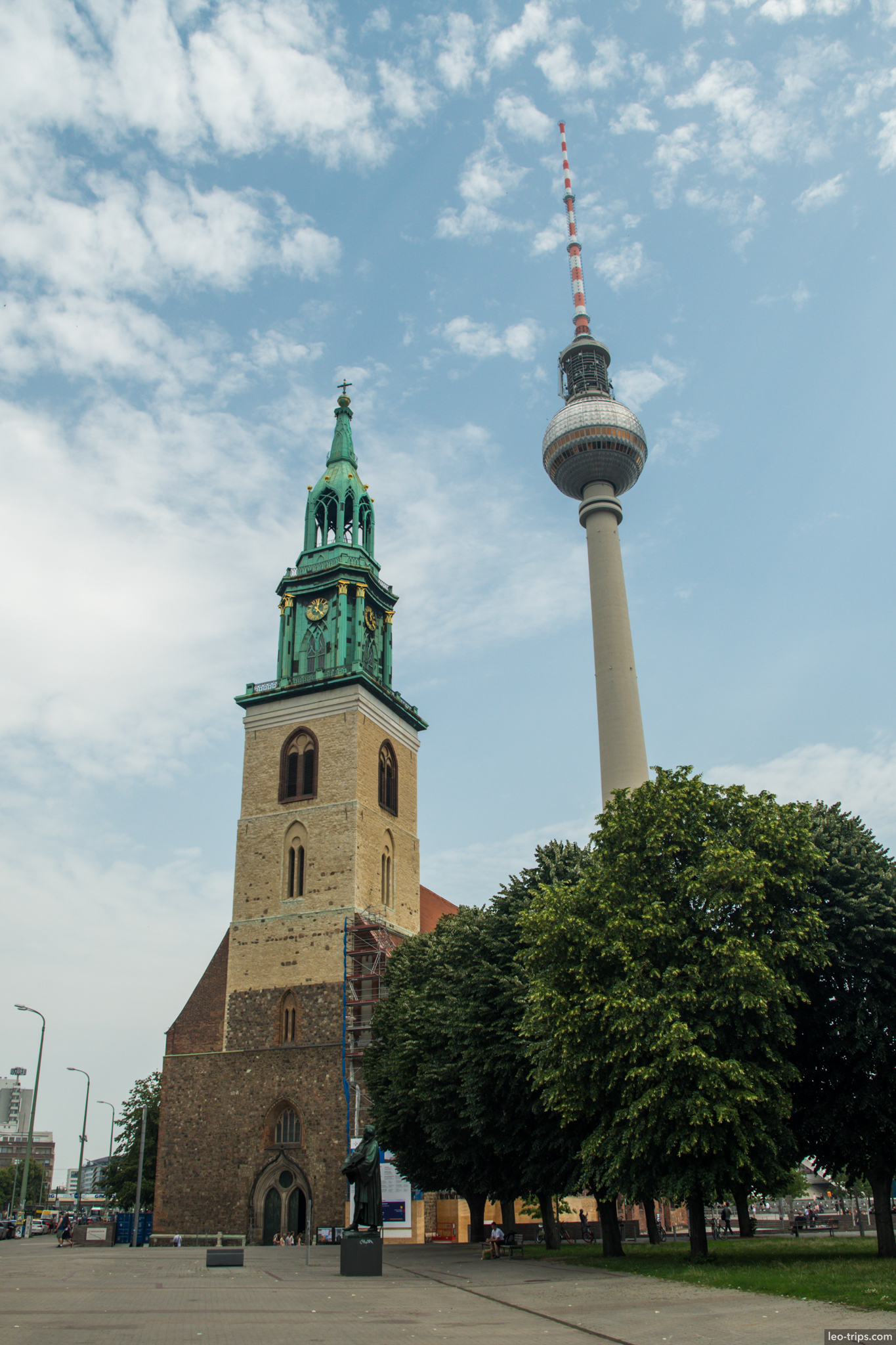 berlin marienkirche fernsehturm tv tower together berlin