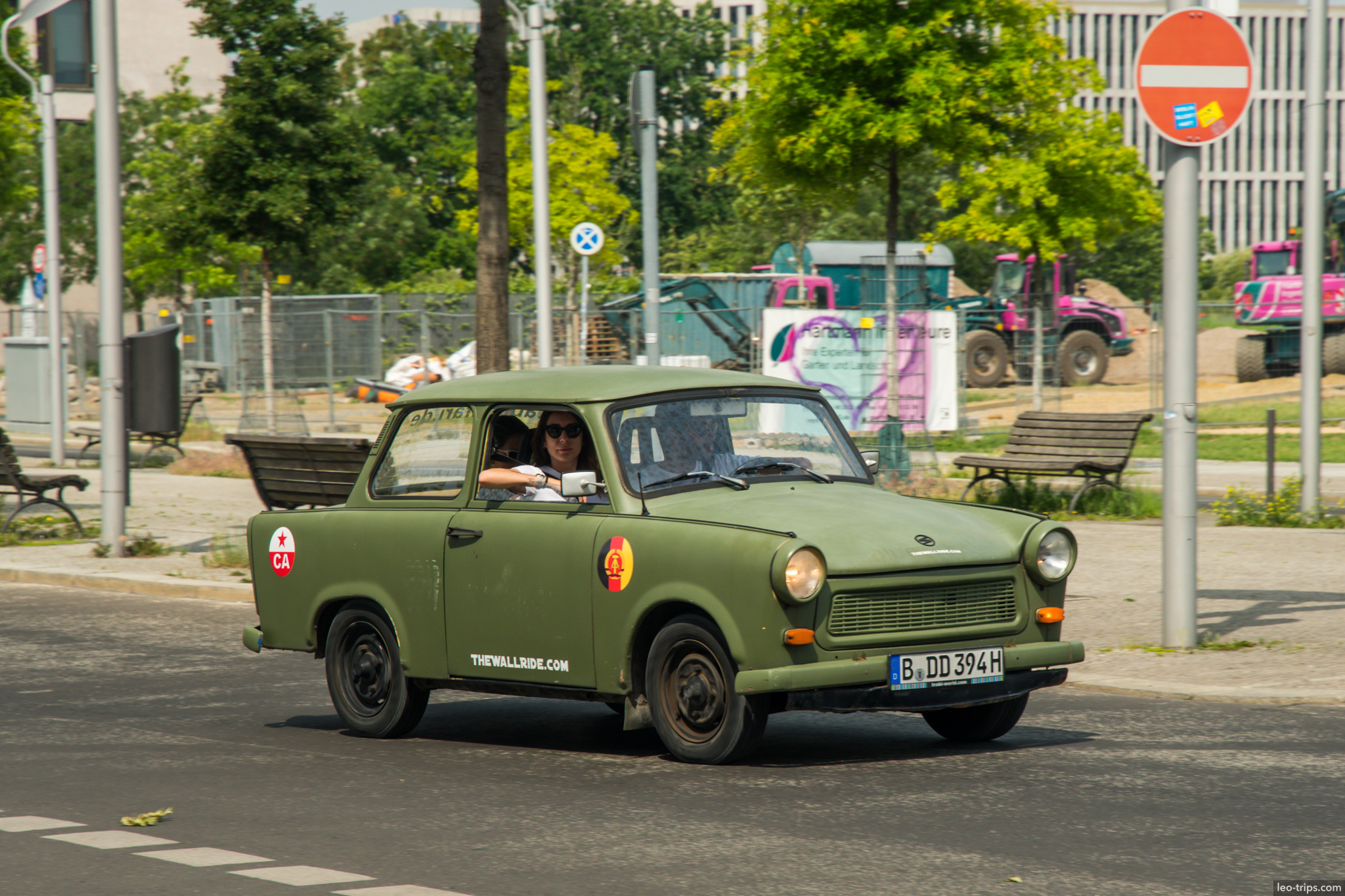 berlin trabant 601 green thewallride tour car berlin