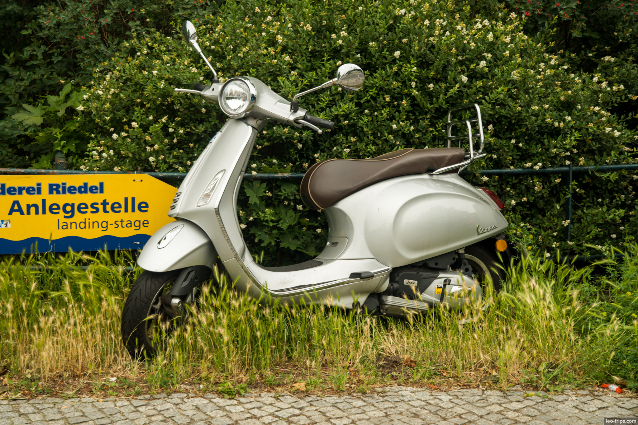 berlin vespa silver scooter riedel anlegestelle berlin