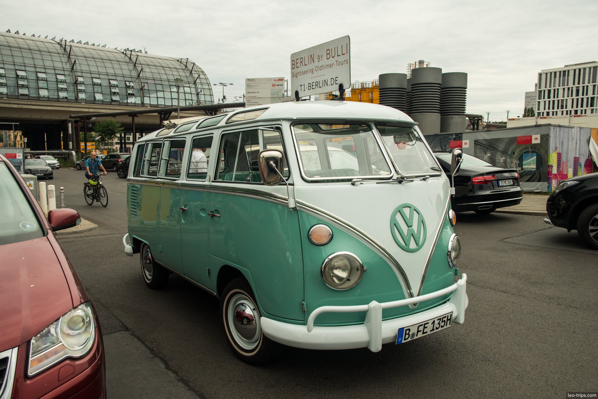 berlin vw bulli t1 samba vintage sightseeing tour berlin