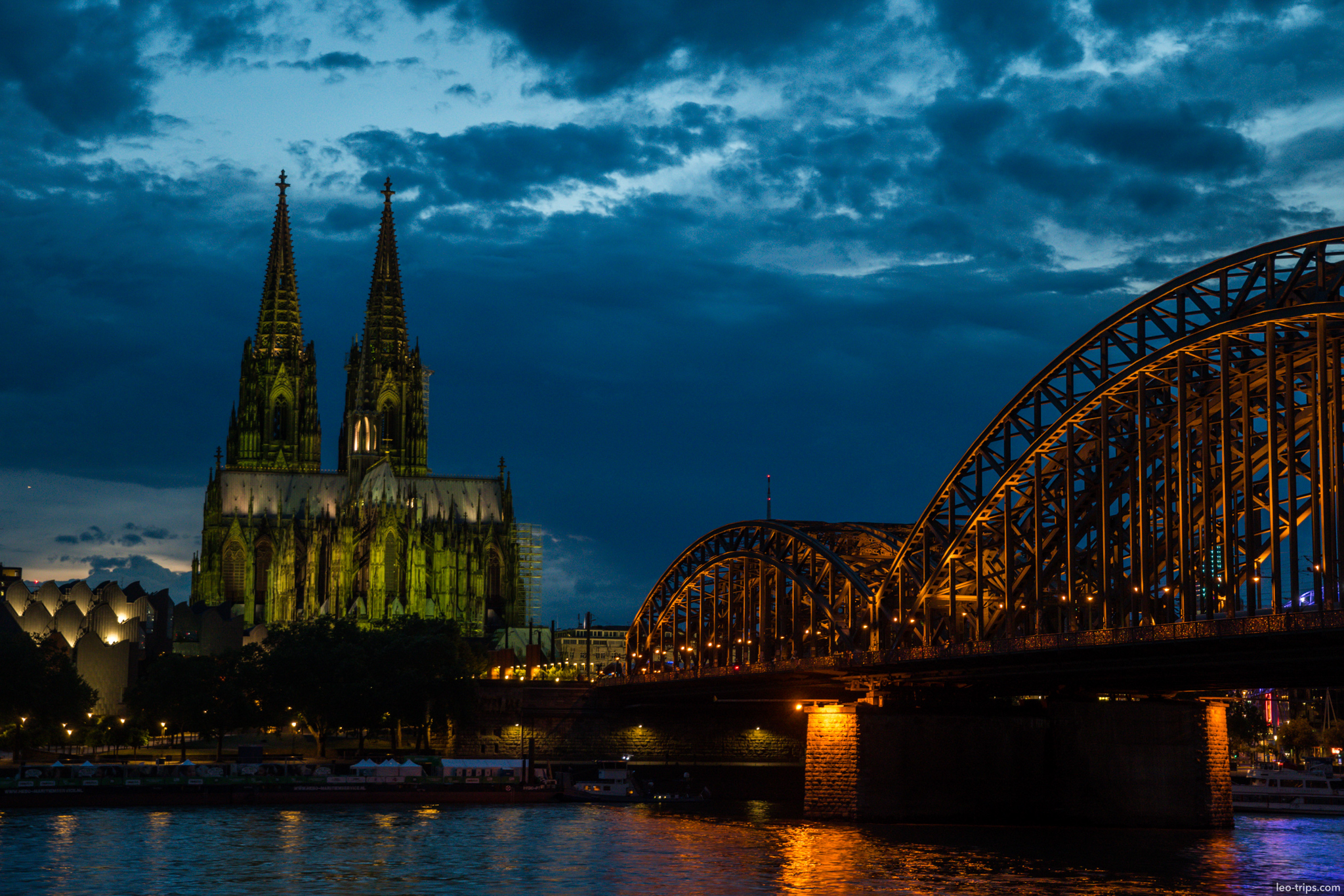 cologne cathedral dom hohenzollern bridge night blue hour cologne