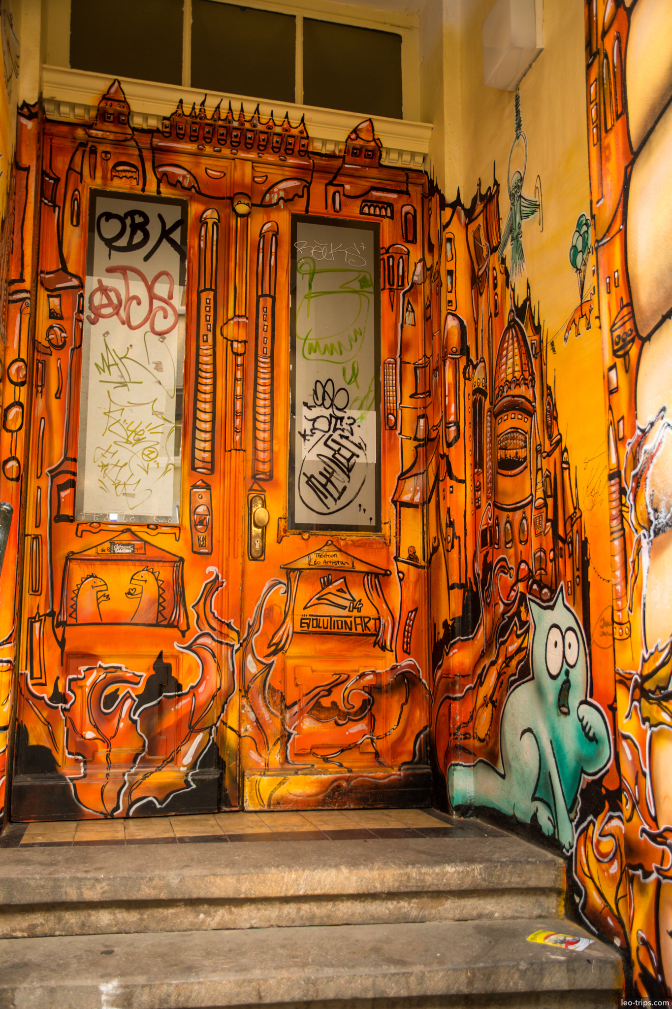 dresden neustadt orange graffiti door entrance dresden