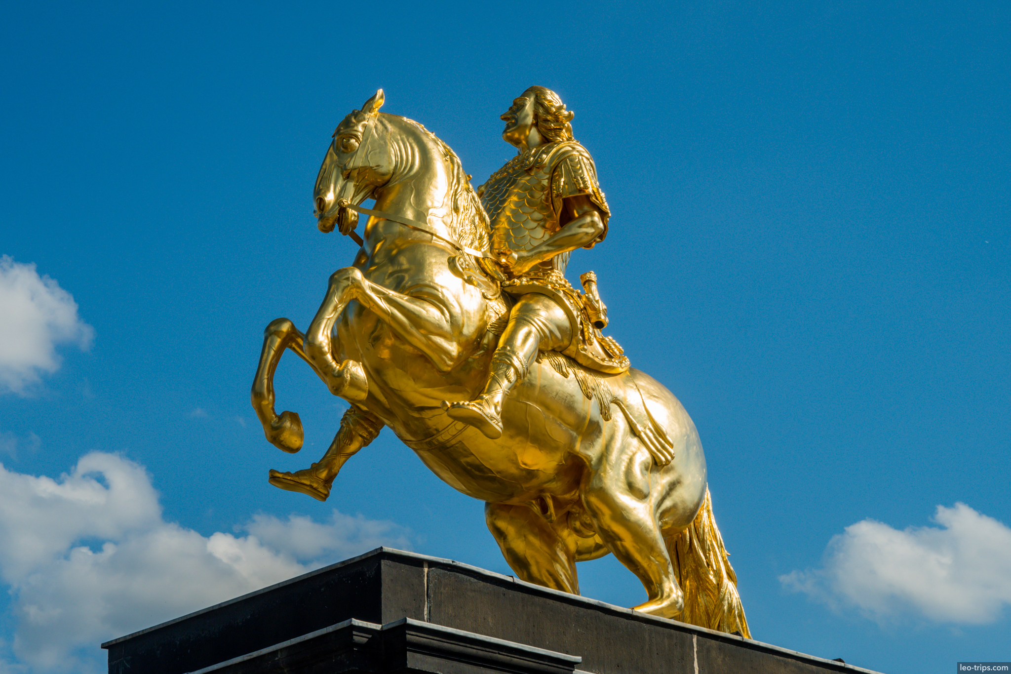 goldener reiter augustus the strong statue dresden