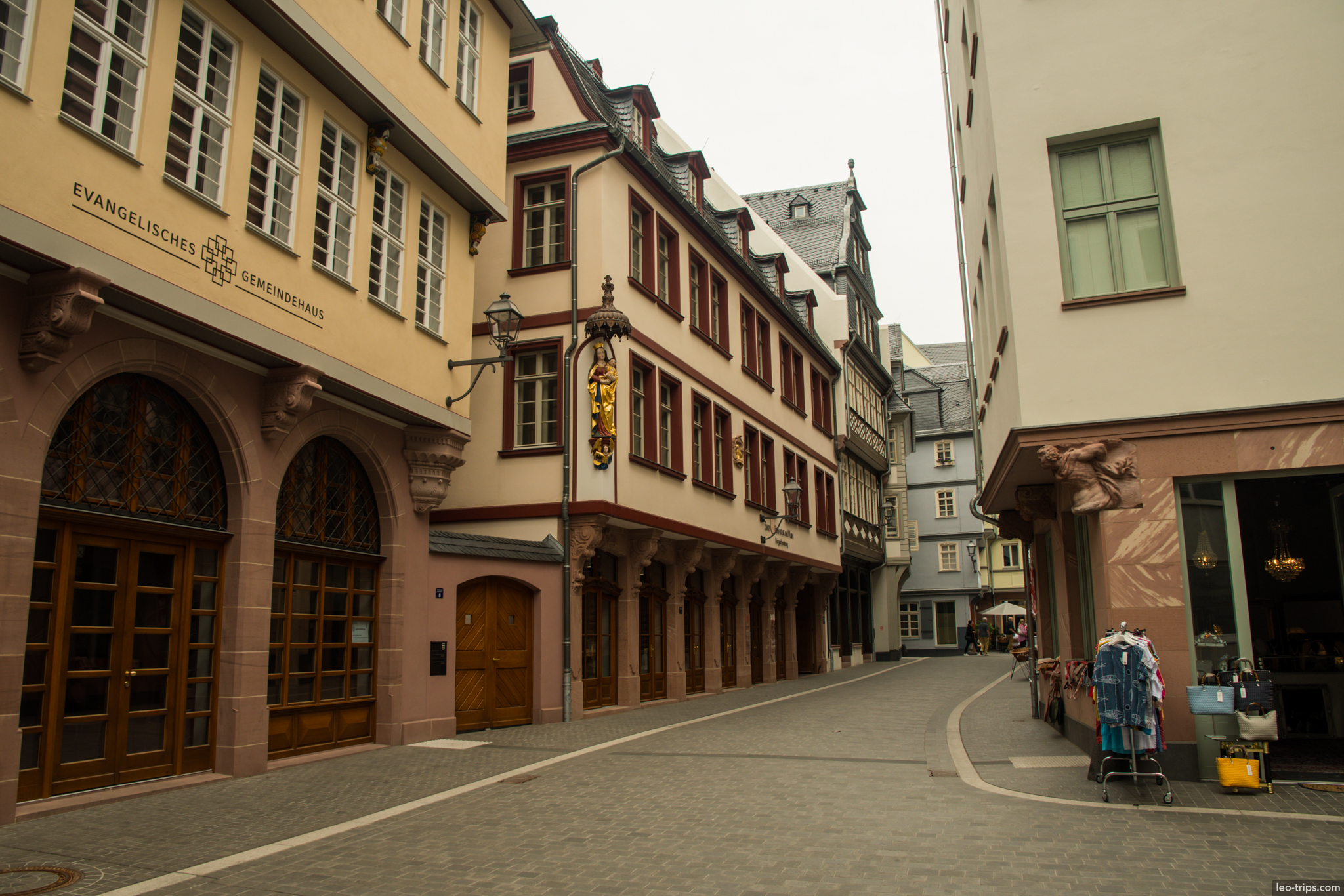 neue altstadt evangelisches gemeindehaus street frankfurt