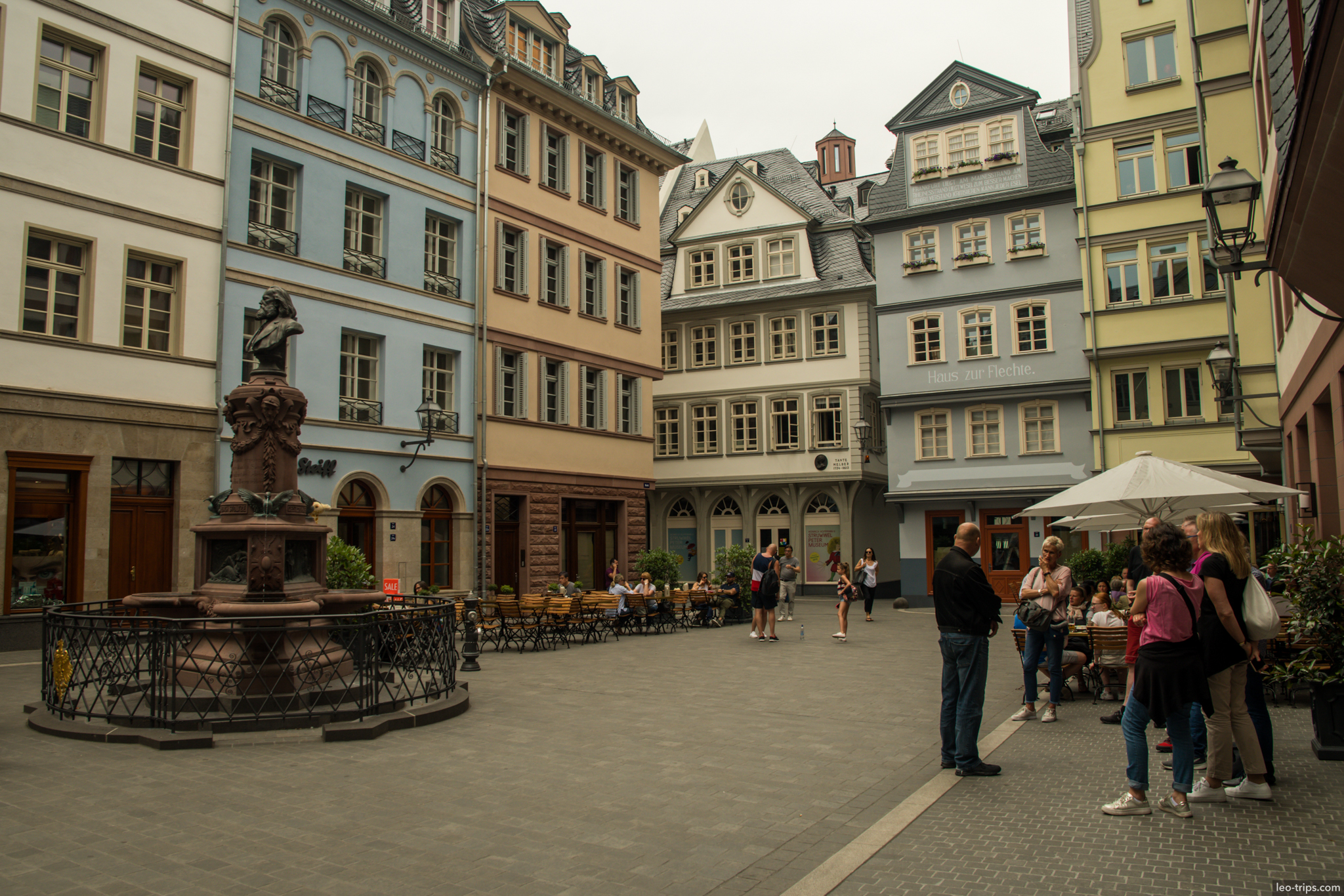 neue altstadt fountain square frankfurt