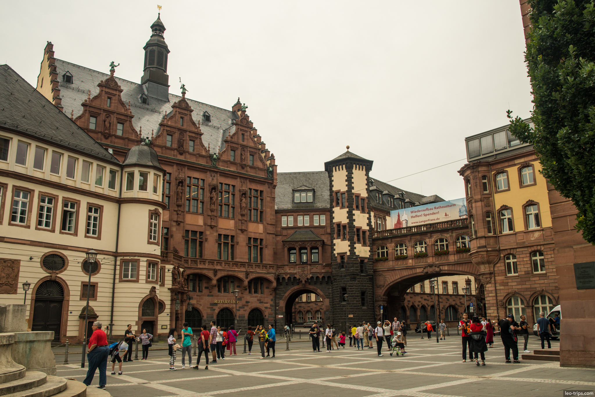 romer city hall complex tourists frankfurt
