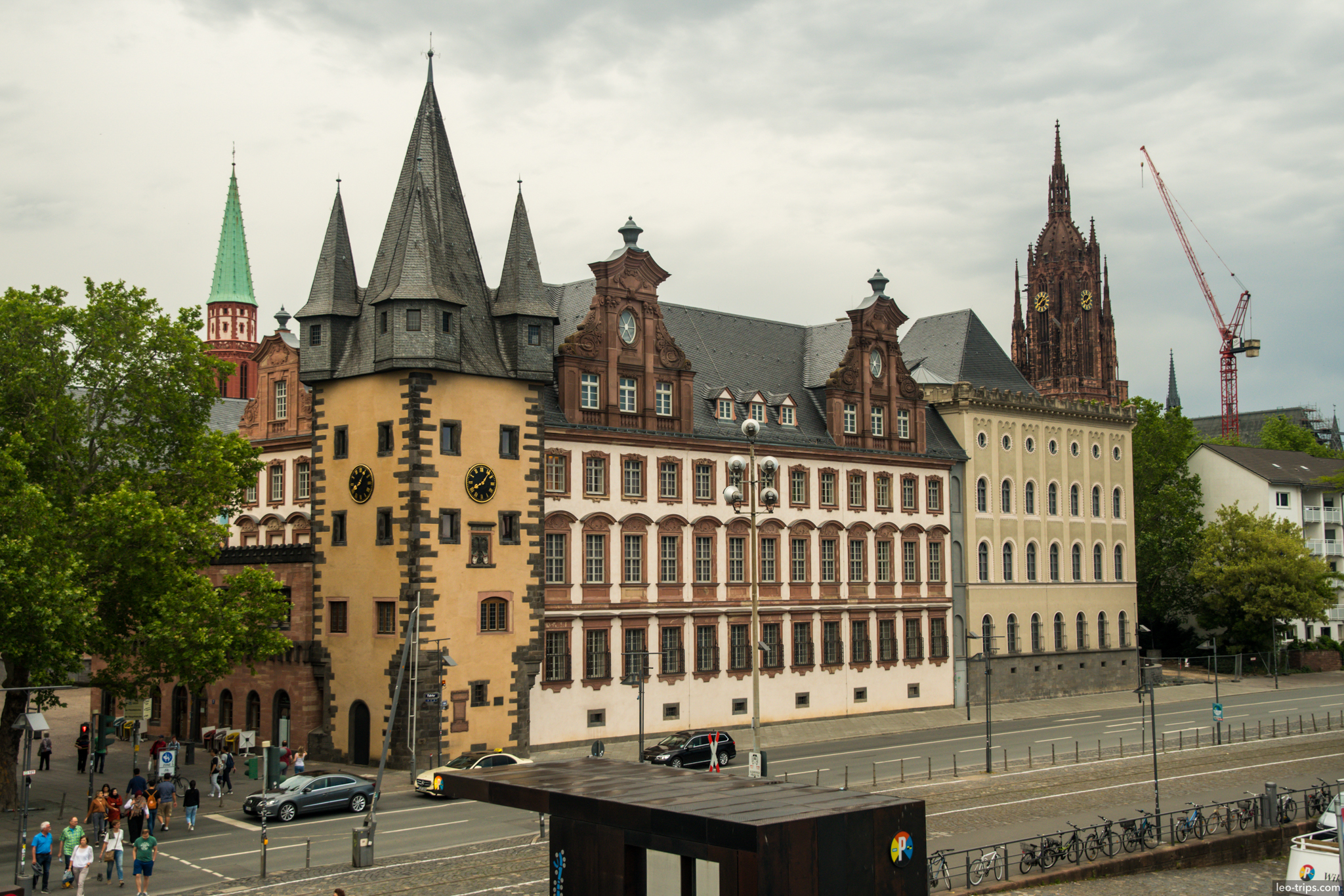 saalhof historisches museum frankfurt dom background frankfurt