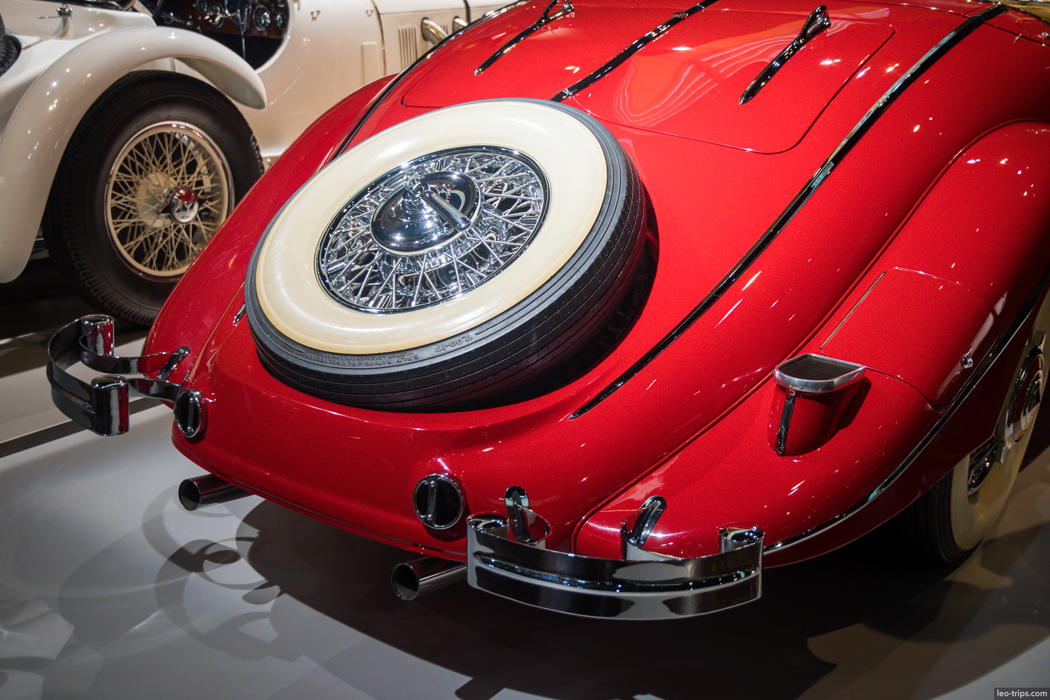 540k rear fender spare wheel chrome detail mercedes benz museum