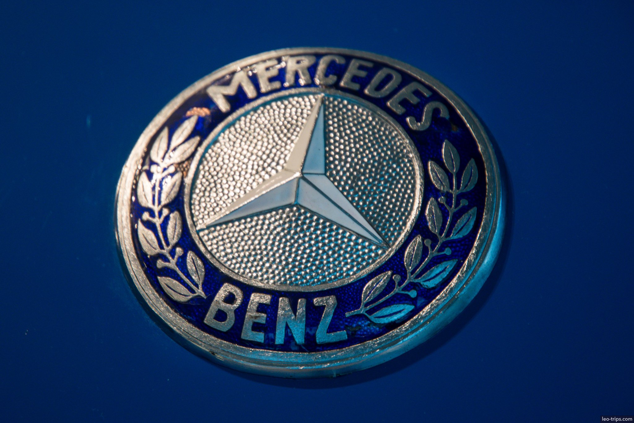 classic laurel wreath badge blue hood mercedes benz museum