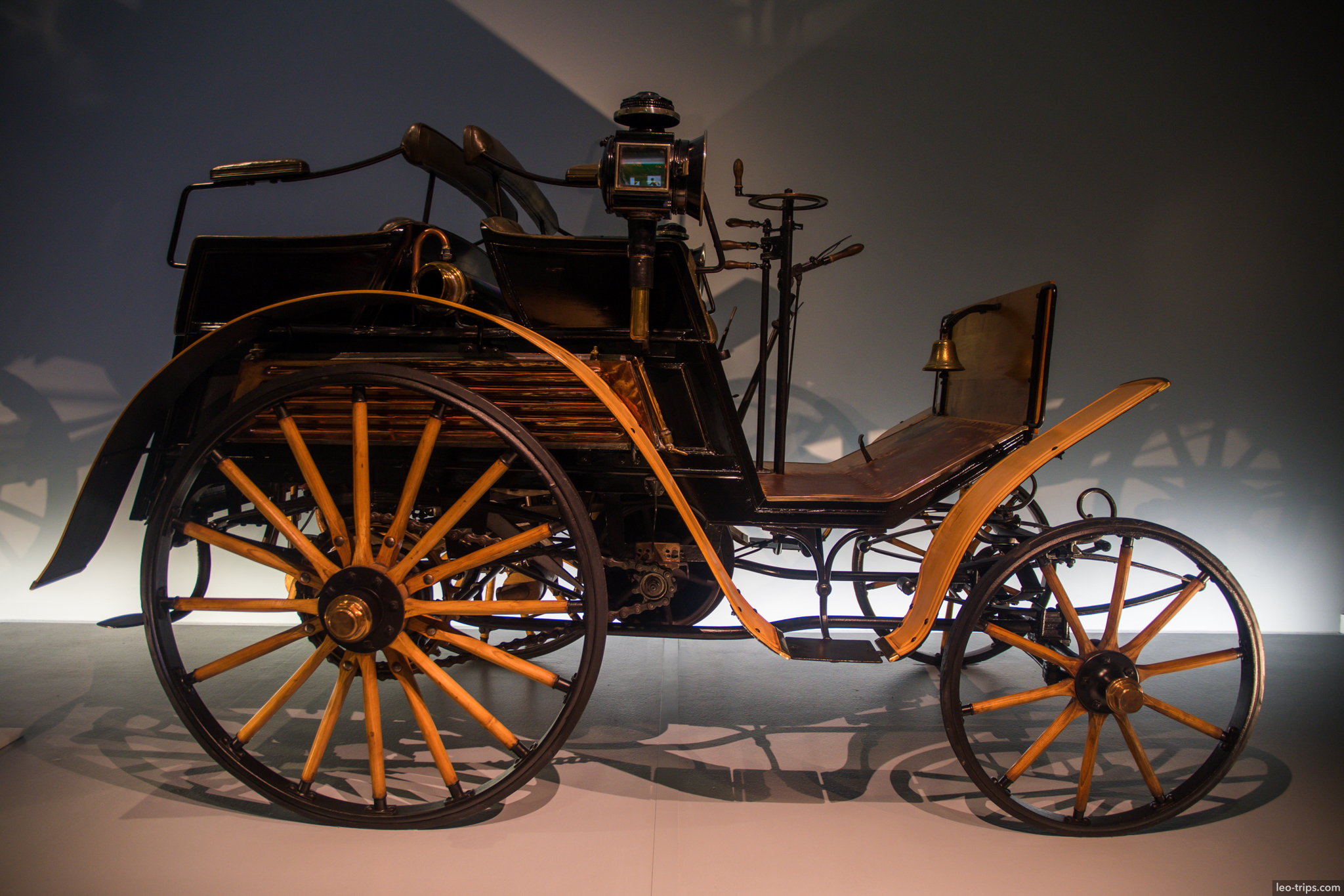 daimler early motor carriage wooden wheels mercedes benz museum