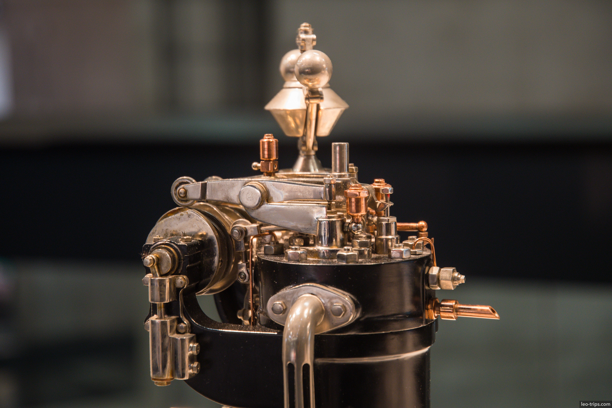 daimler single cylinder engine 1885 centrifugal governor mercedes benz museum