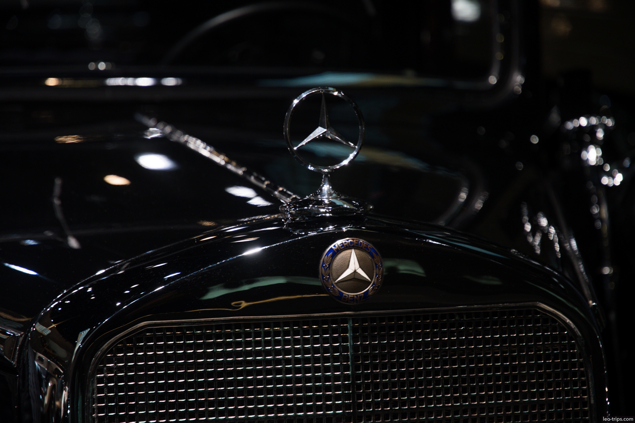 hood star ornament black prewar closeup mercedes benz museum
