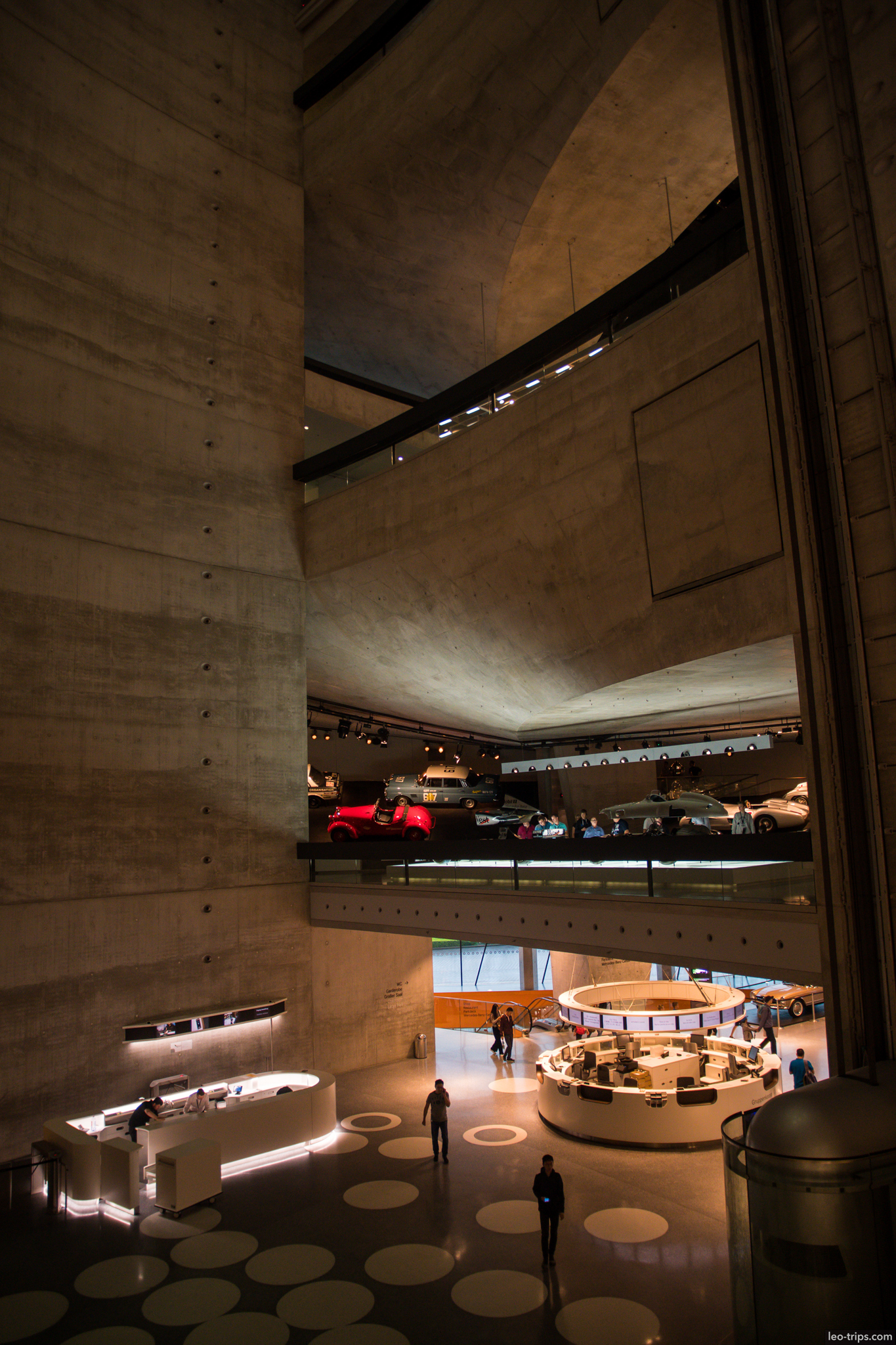 interior atrium spiral ramp architecture mercedes benz museum