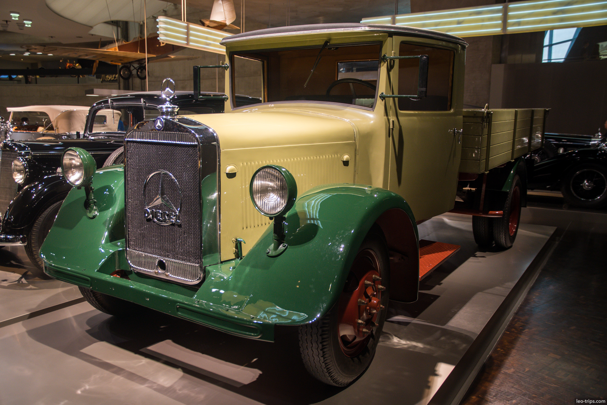 lo2000 diesel truck 1930s green yellow mercedes benz museum
