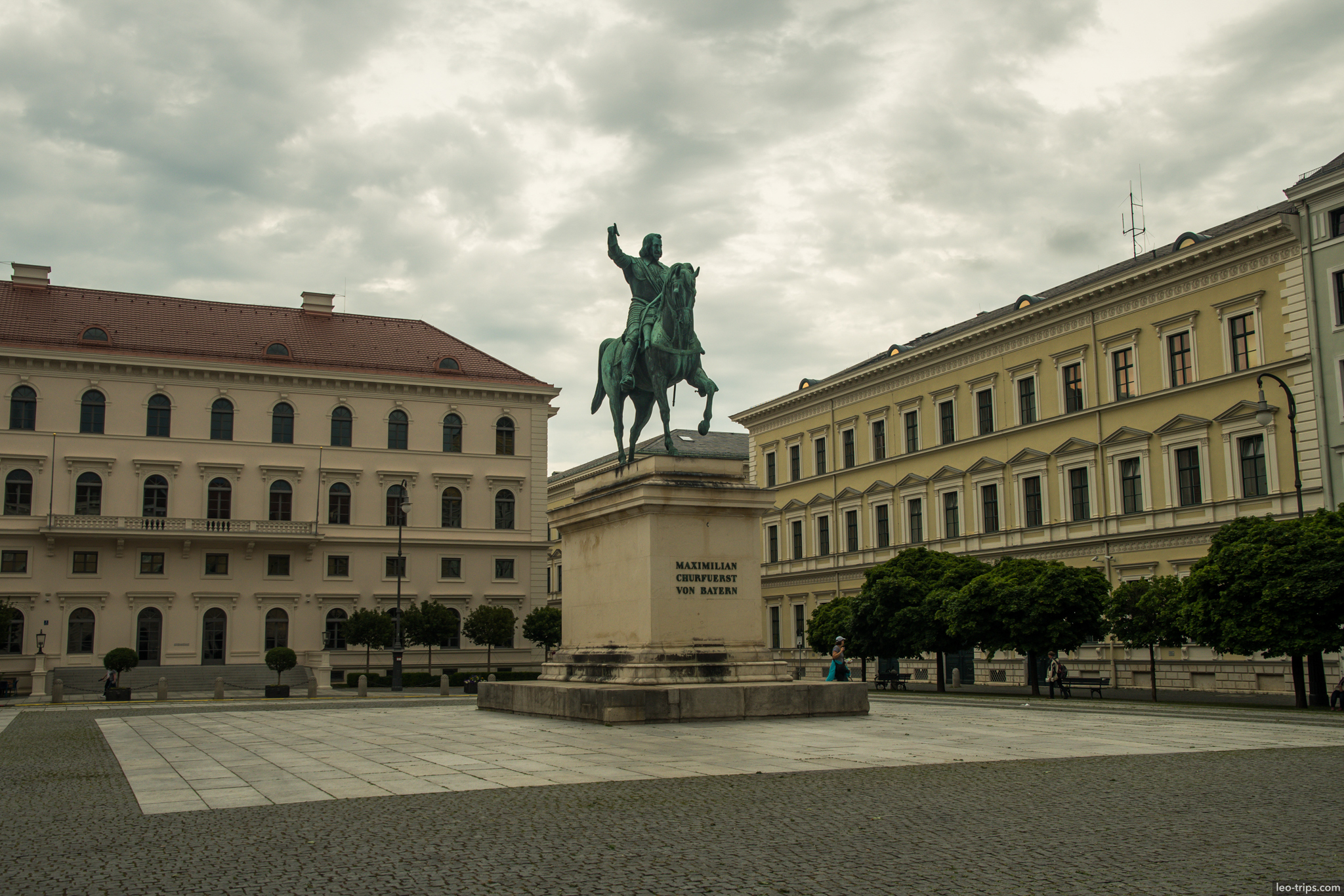 wittelsbacherplatz maximilian churfurst statue munich