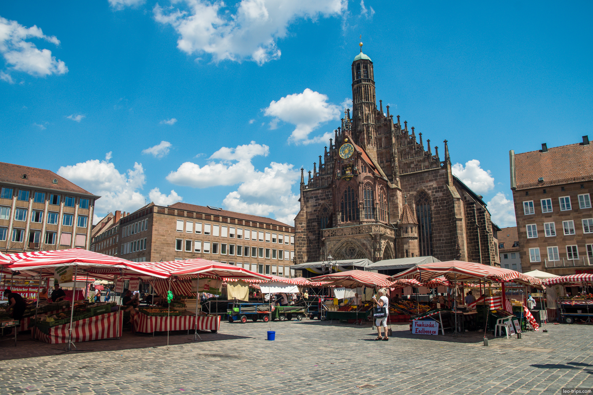 hauptmarkt frauenkirche market nuremberg nuremberg