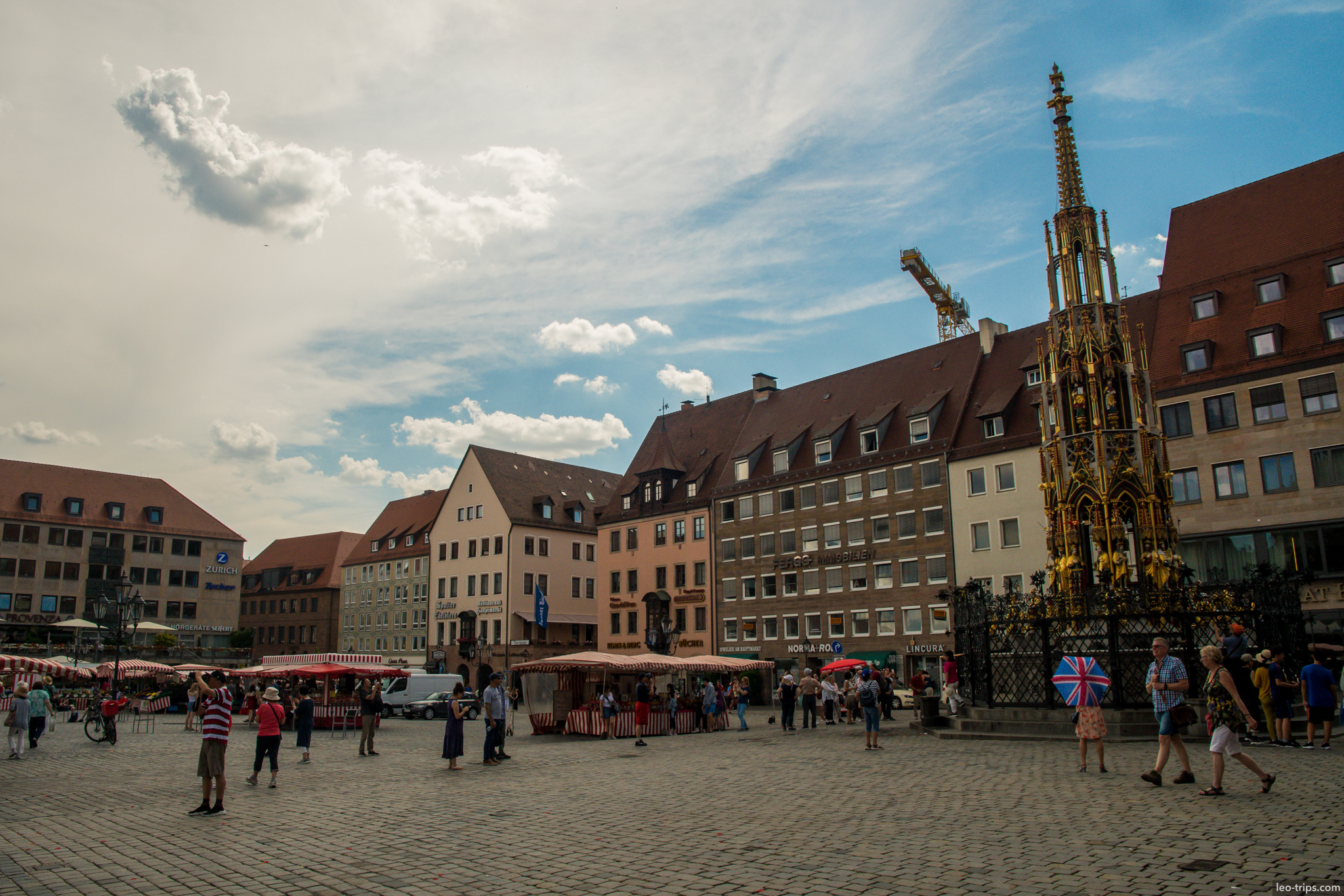 hauptmarkt schoener brunnen fountain nuremberg nuremberg