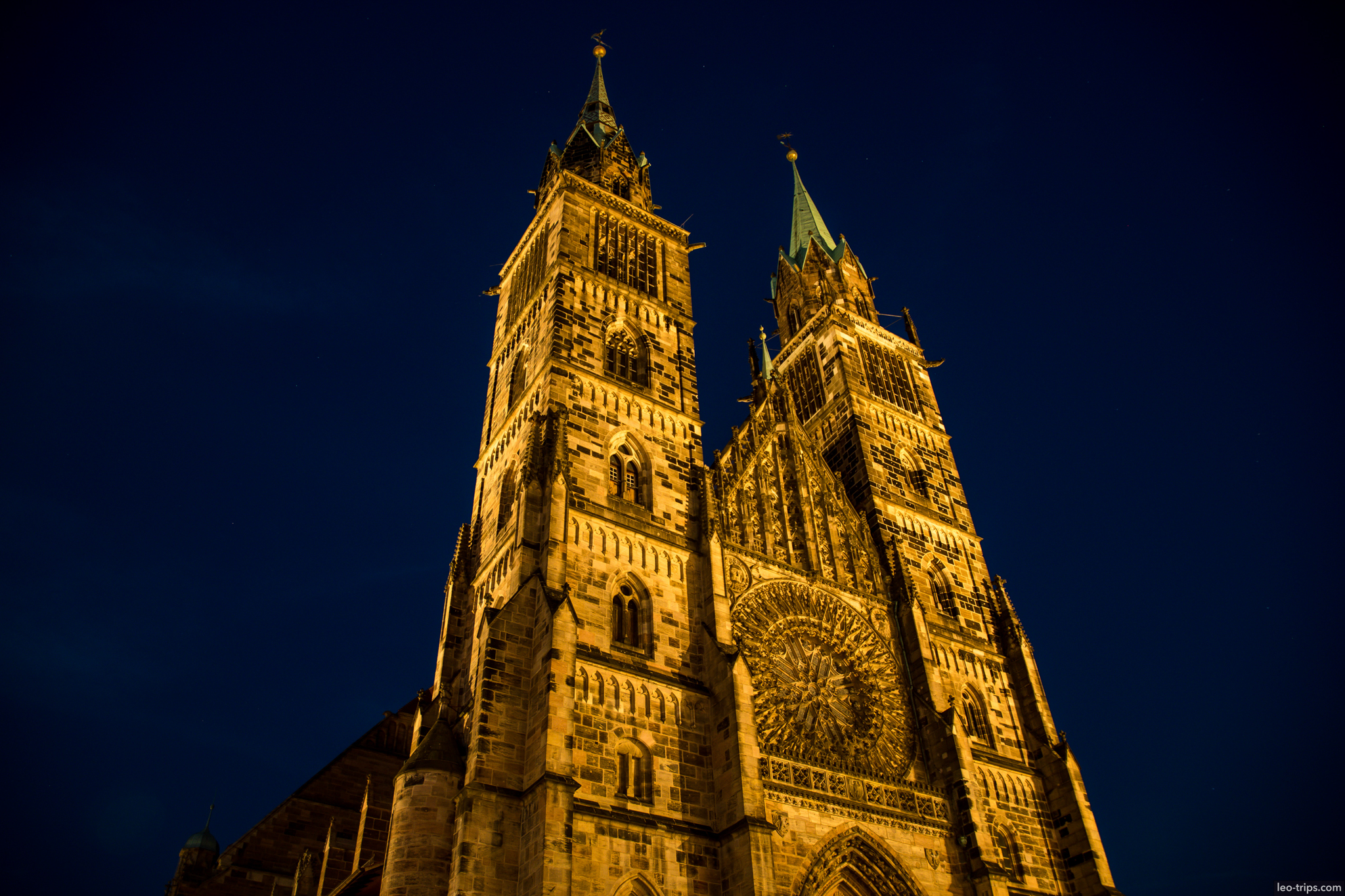 st lorenzkirche night illumination nuremberg nuremberg