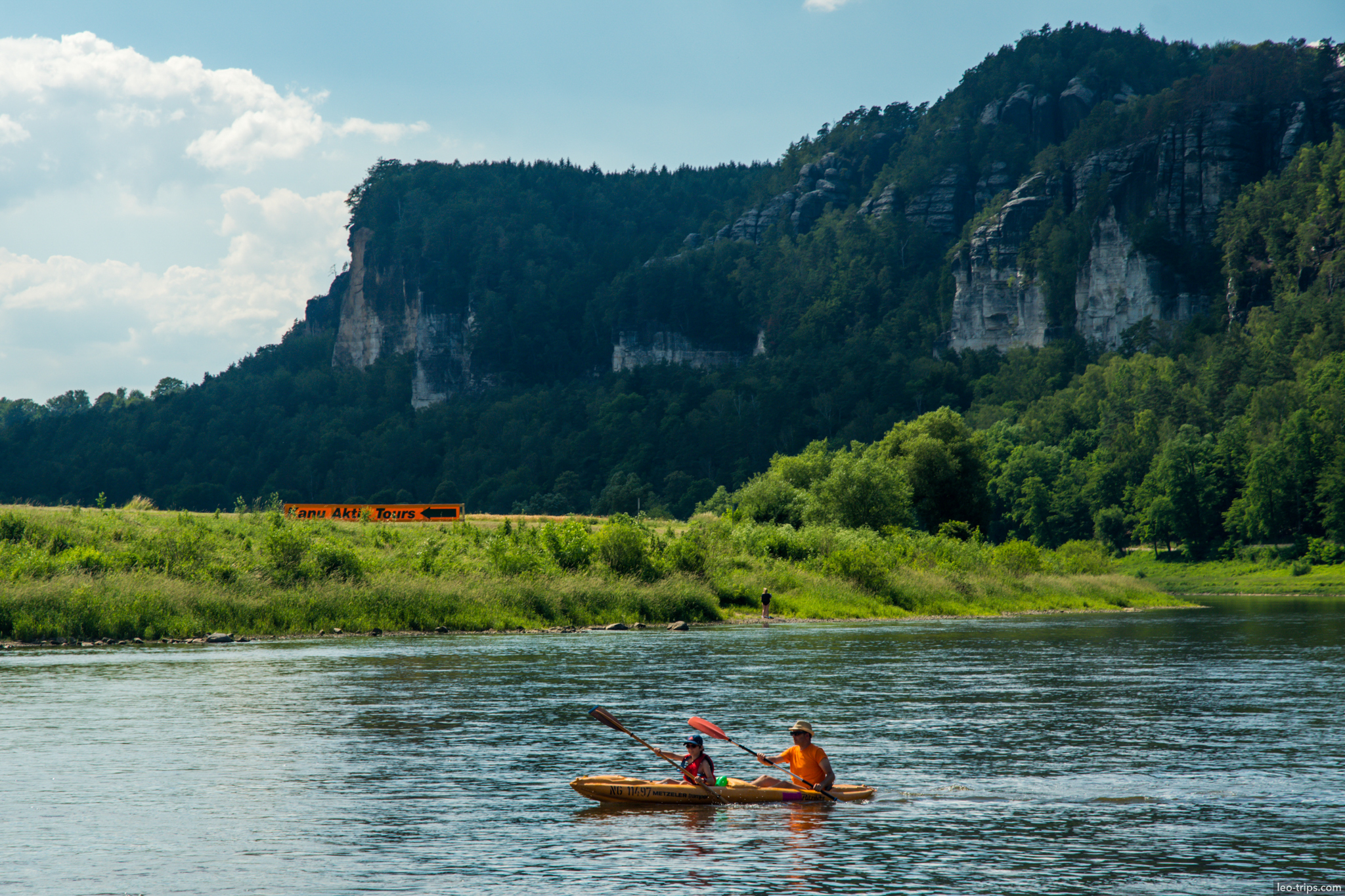 kayaking elbe river sandstone cliffs saxon switzerland national park