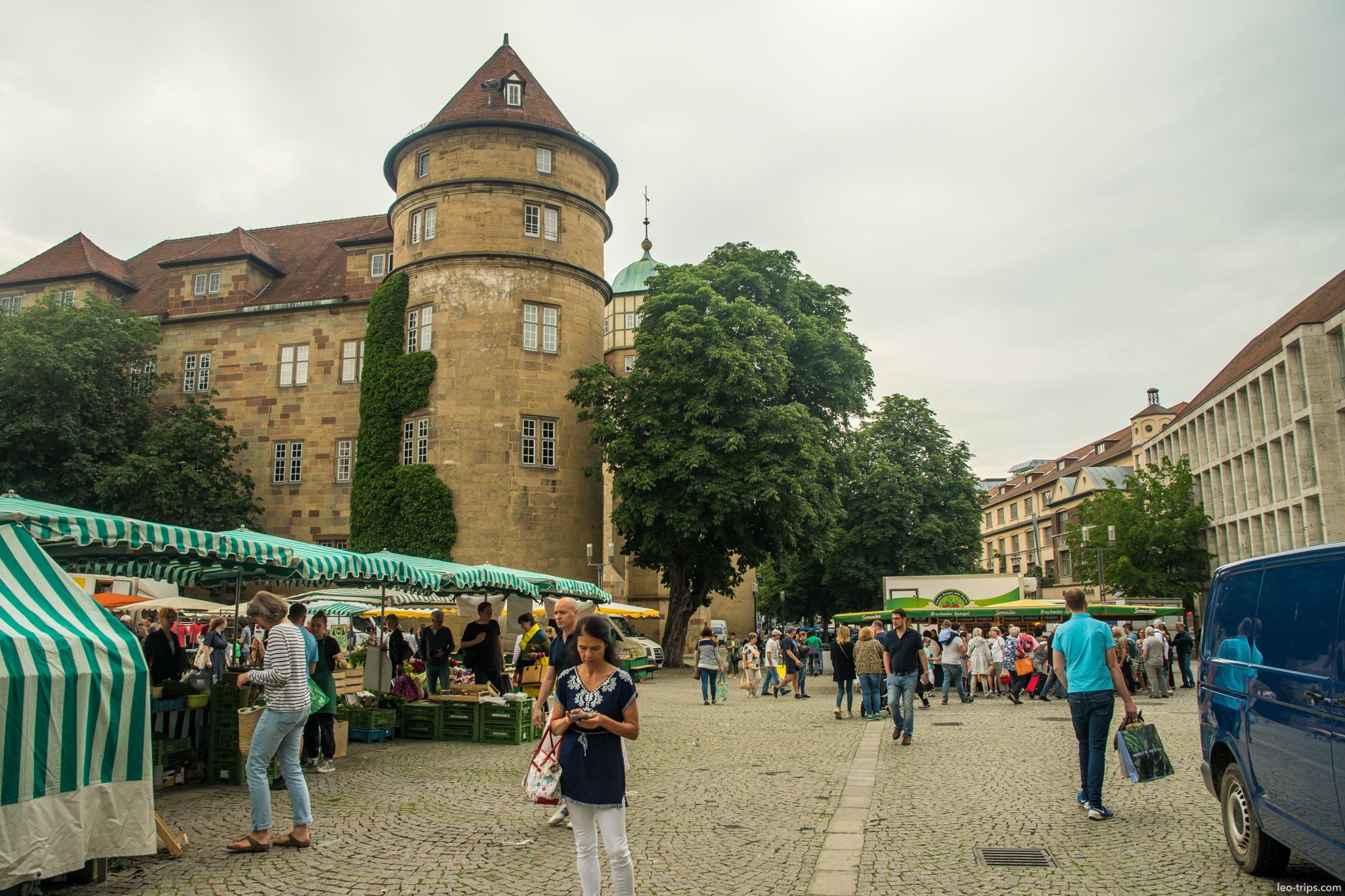 altes schloss schillerplatz market stuttgart stuttgart
