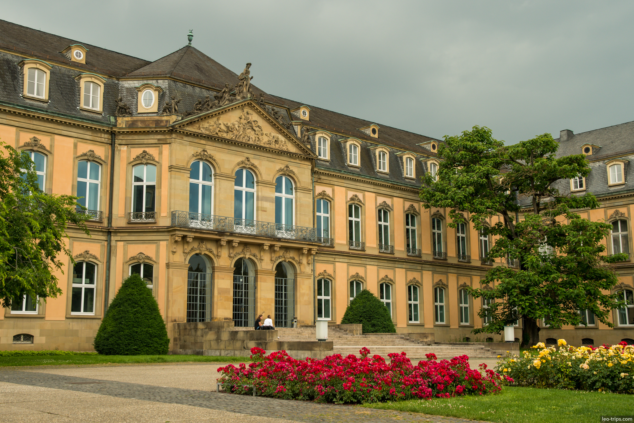 neues schloss baroque facade rose garden stuttgart