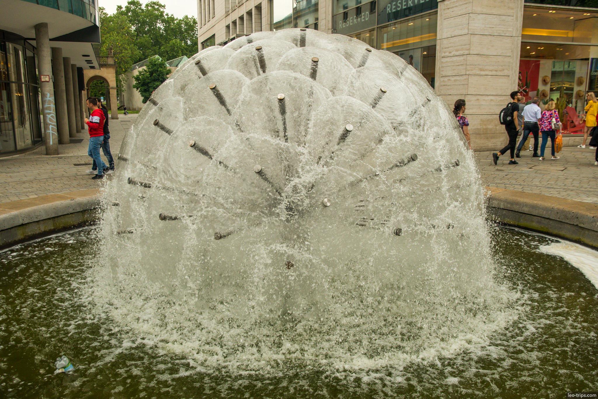 sphere fountain koenigstrasse stuttgart stuttgart