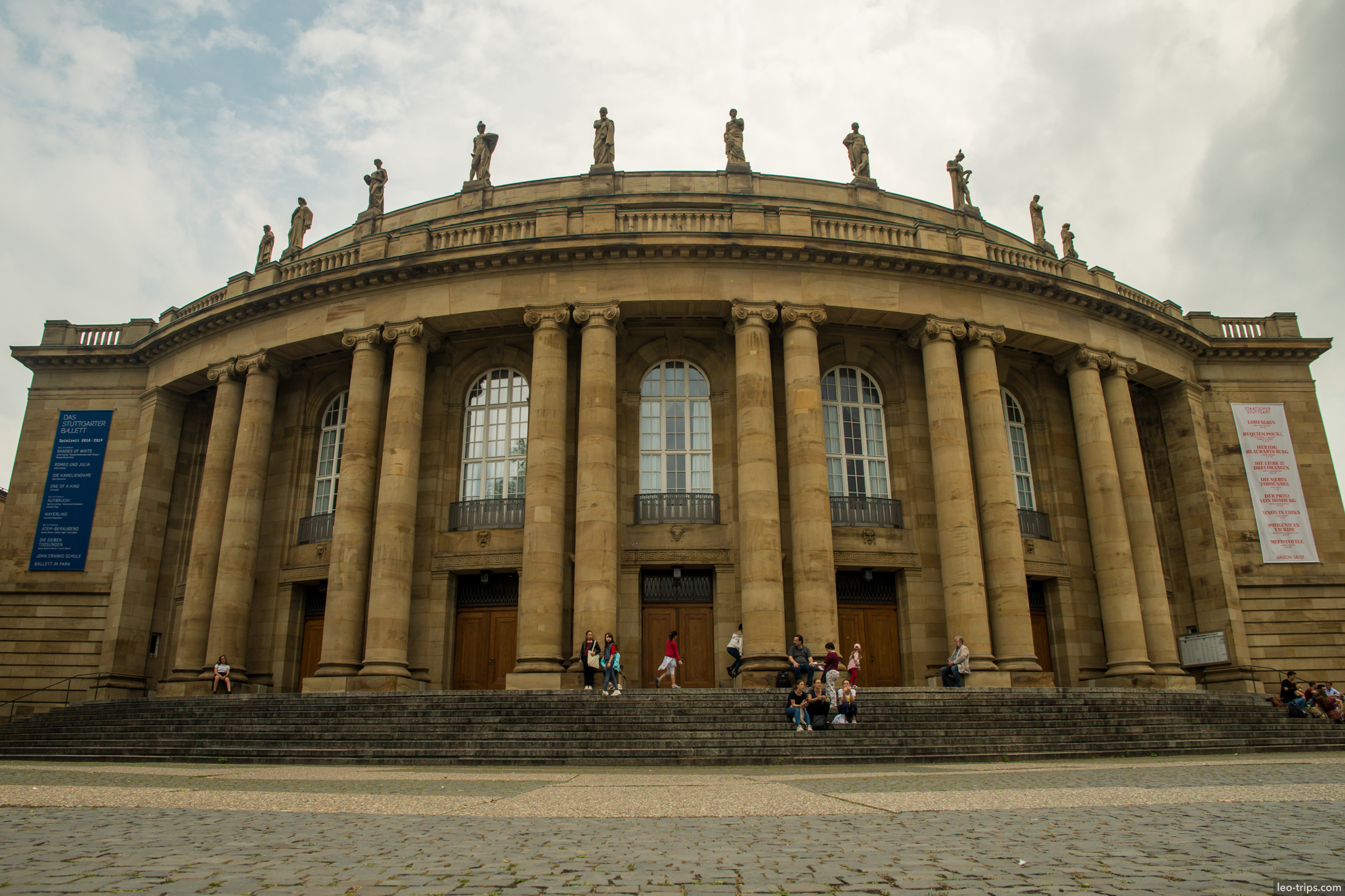 staatstheater stuttgart opera house columns stuttgart