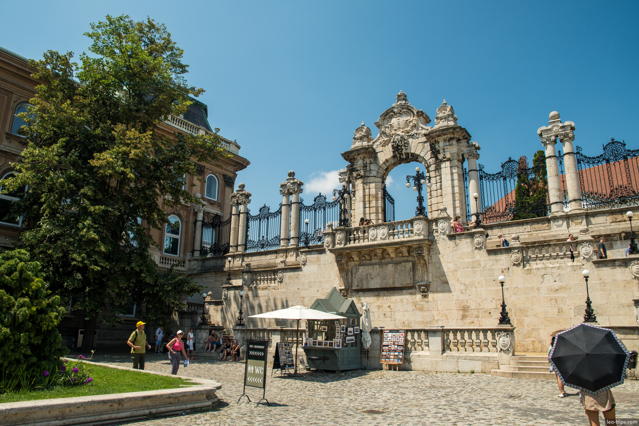 buda castle habsburg gate baroque tourists budapest