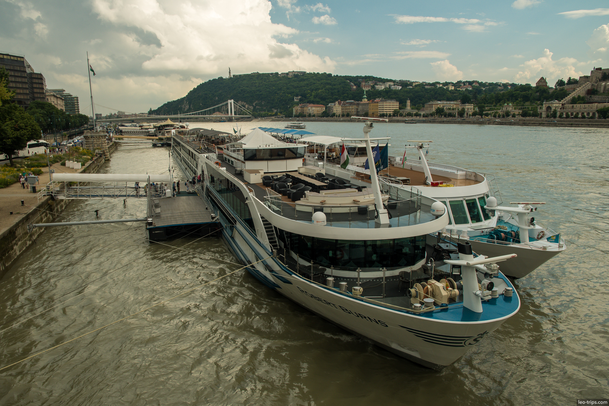 danube river cruise ship gellert hill budapest
