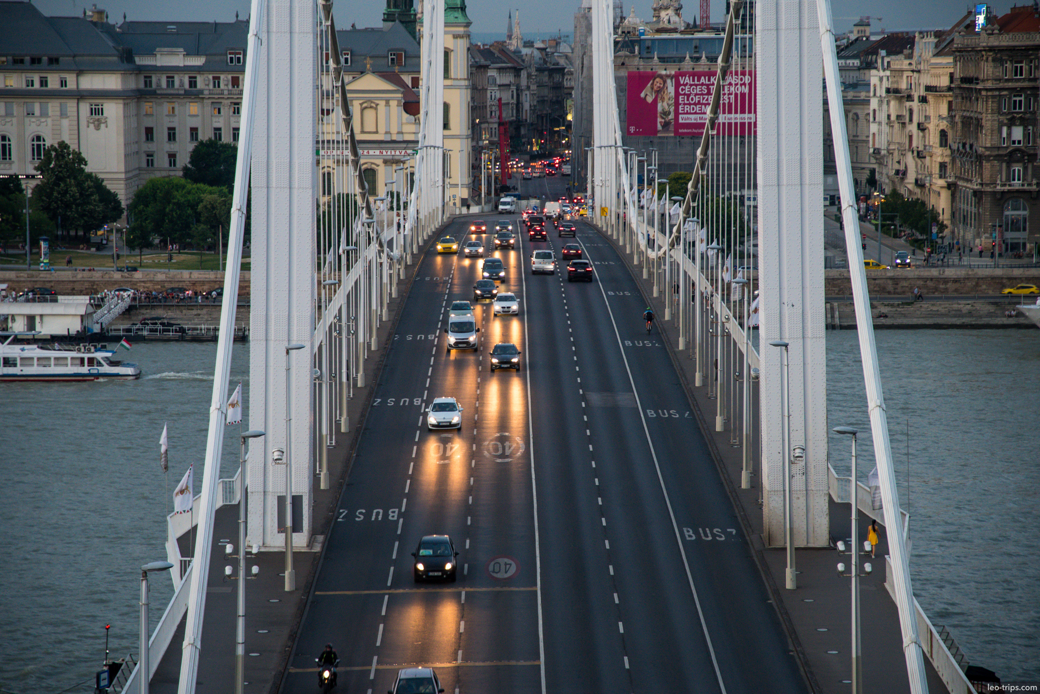 elizabeth bridge traffic evening pest view budapest