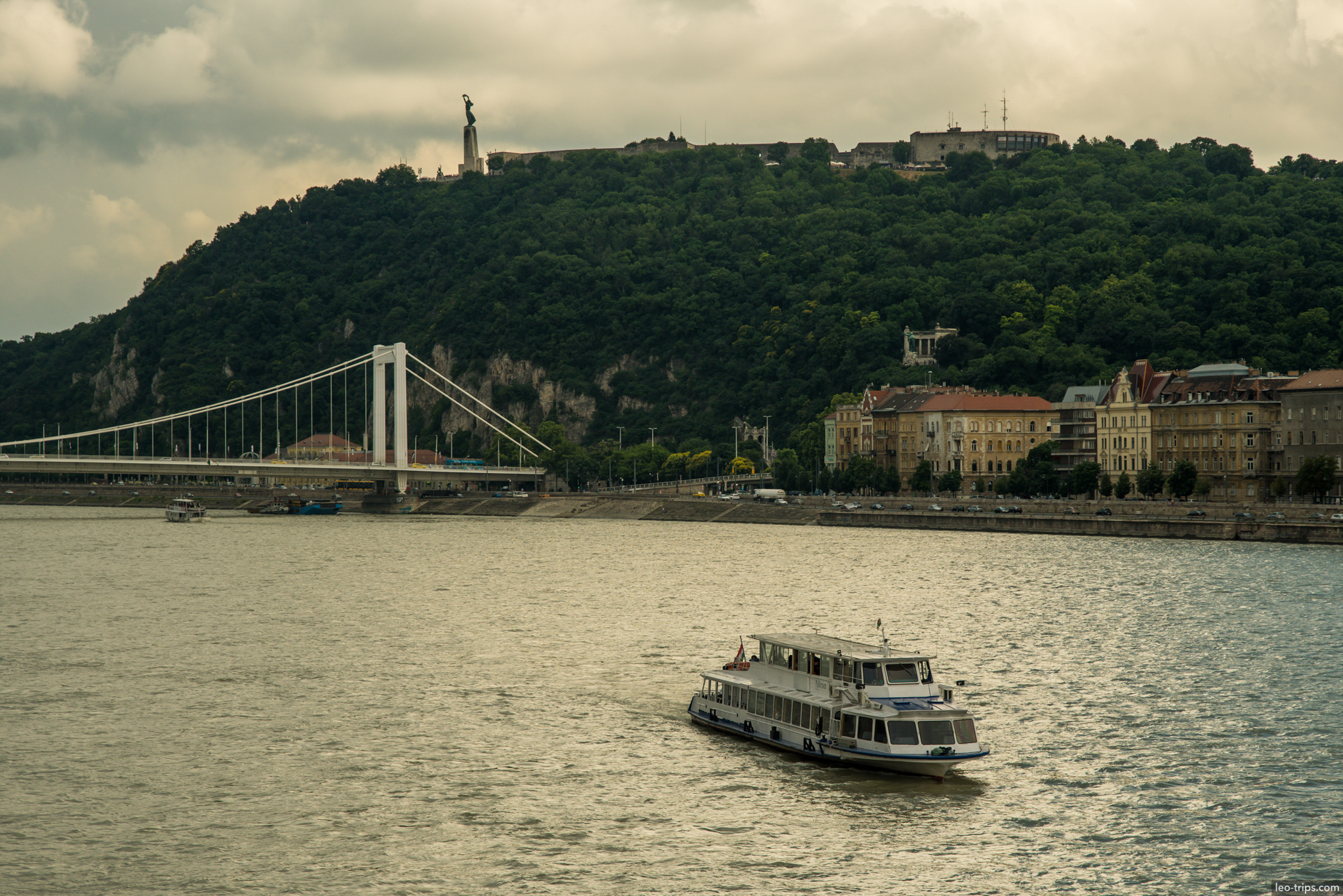 gellert hill liberty statue elizabeth bridge budapest