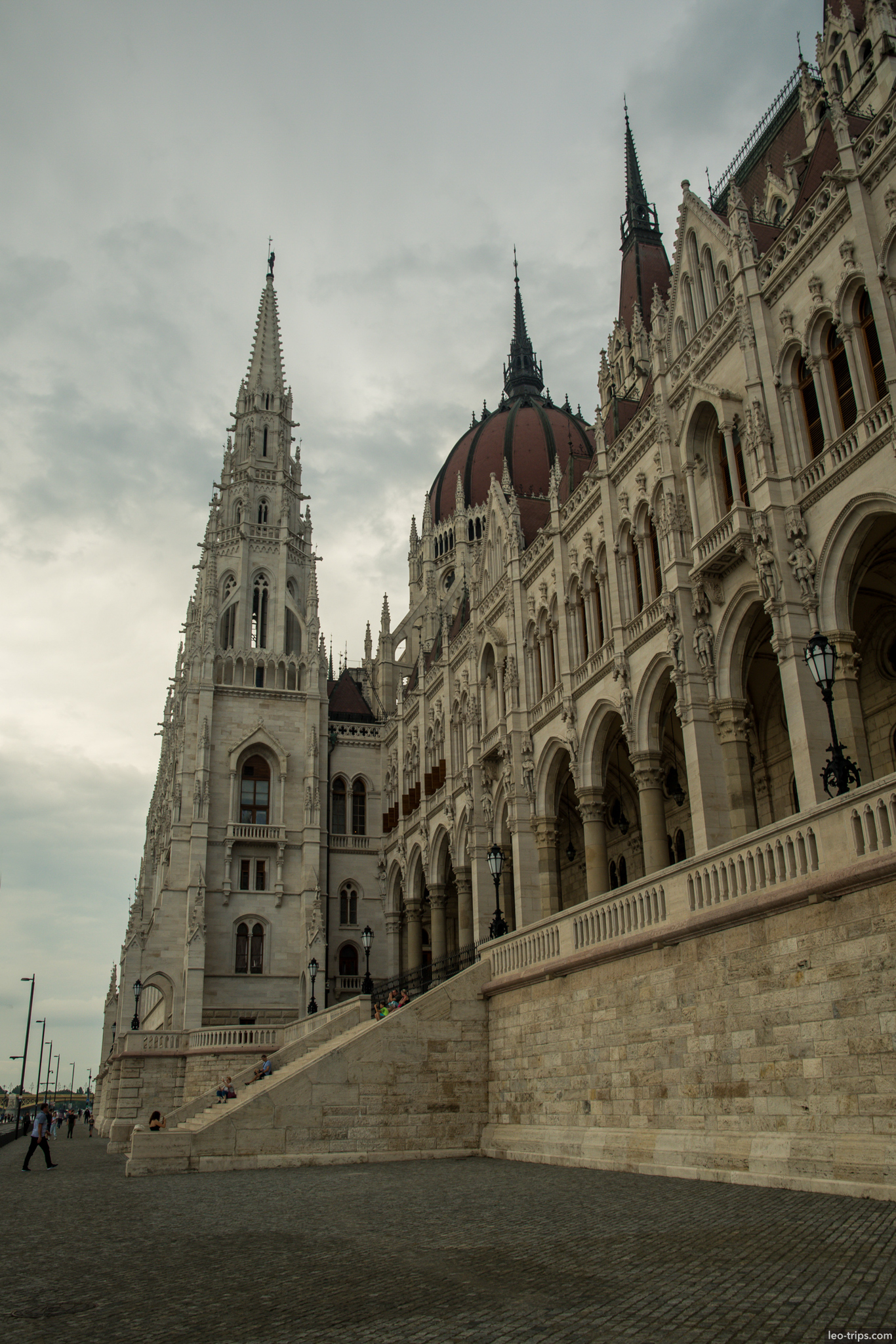 hungarian parliament building neogothic facade budapest
