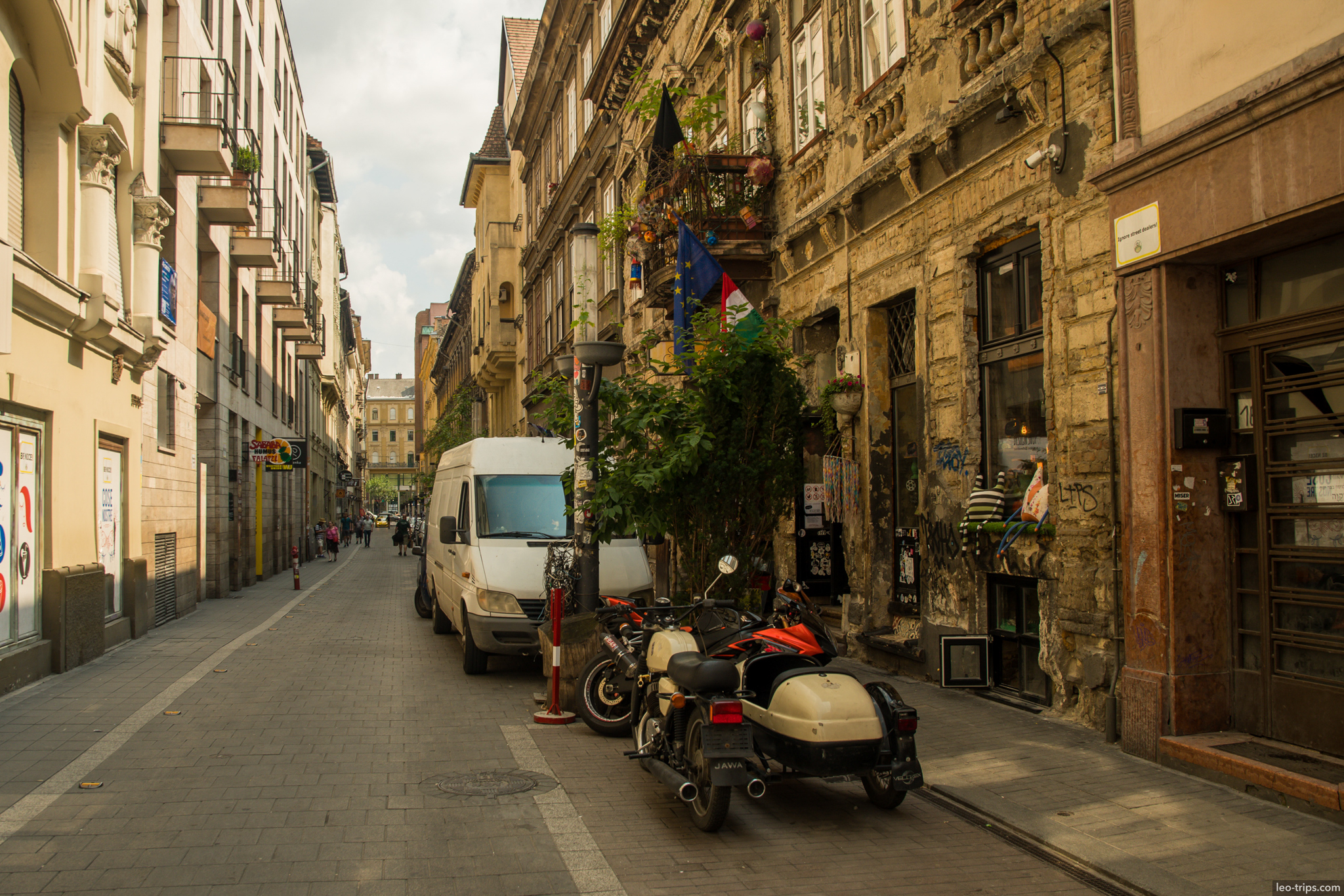 jewish quarter ruin bar street budapest budapest