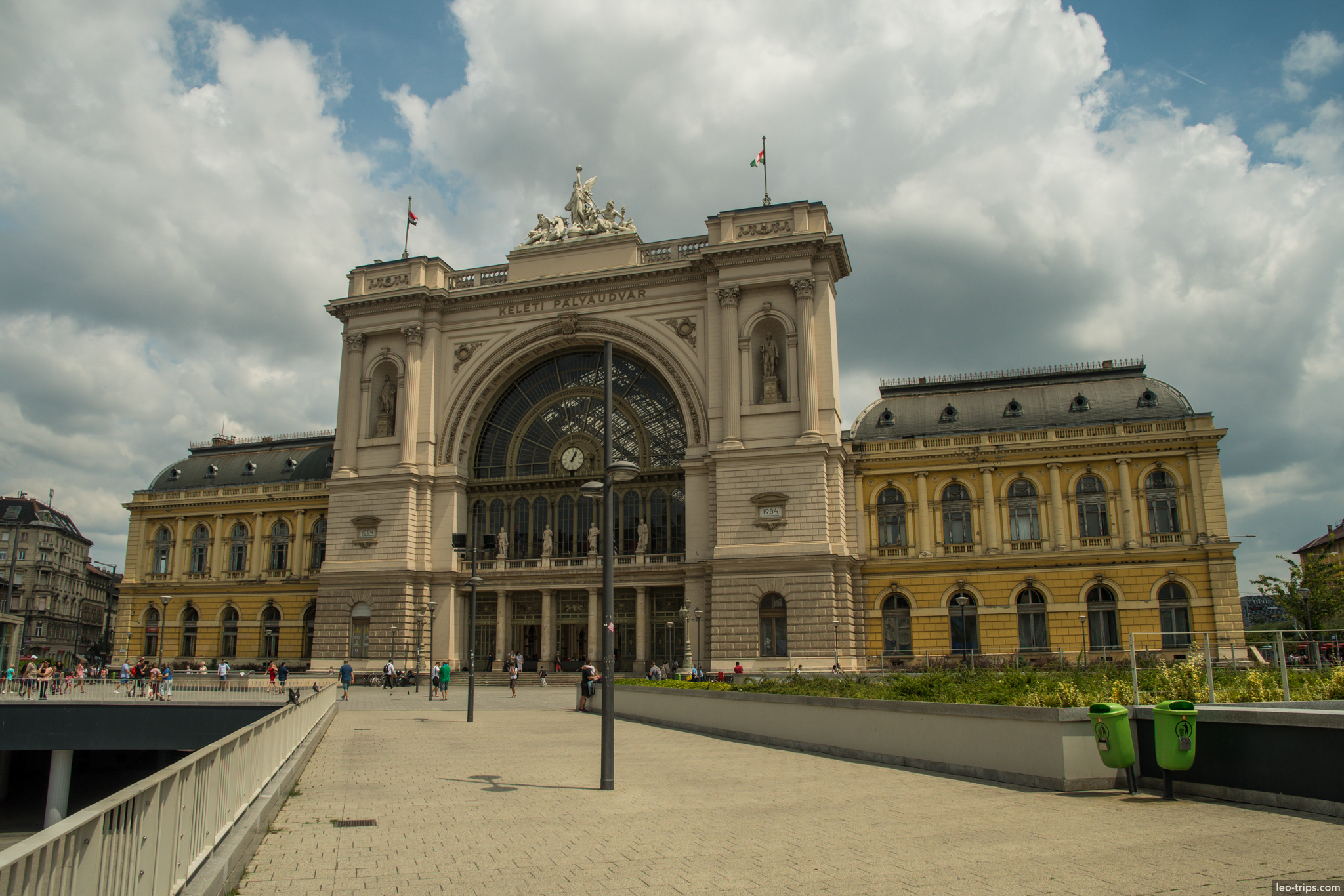 keleti railway station main facade budapest budapest