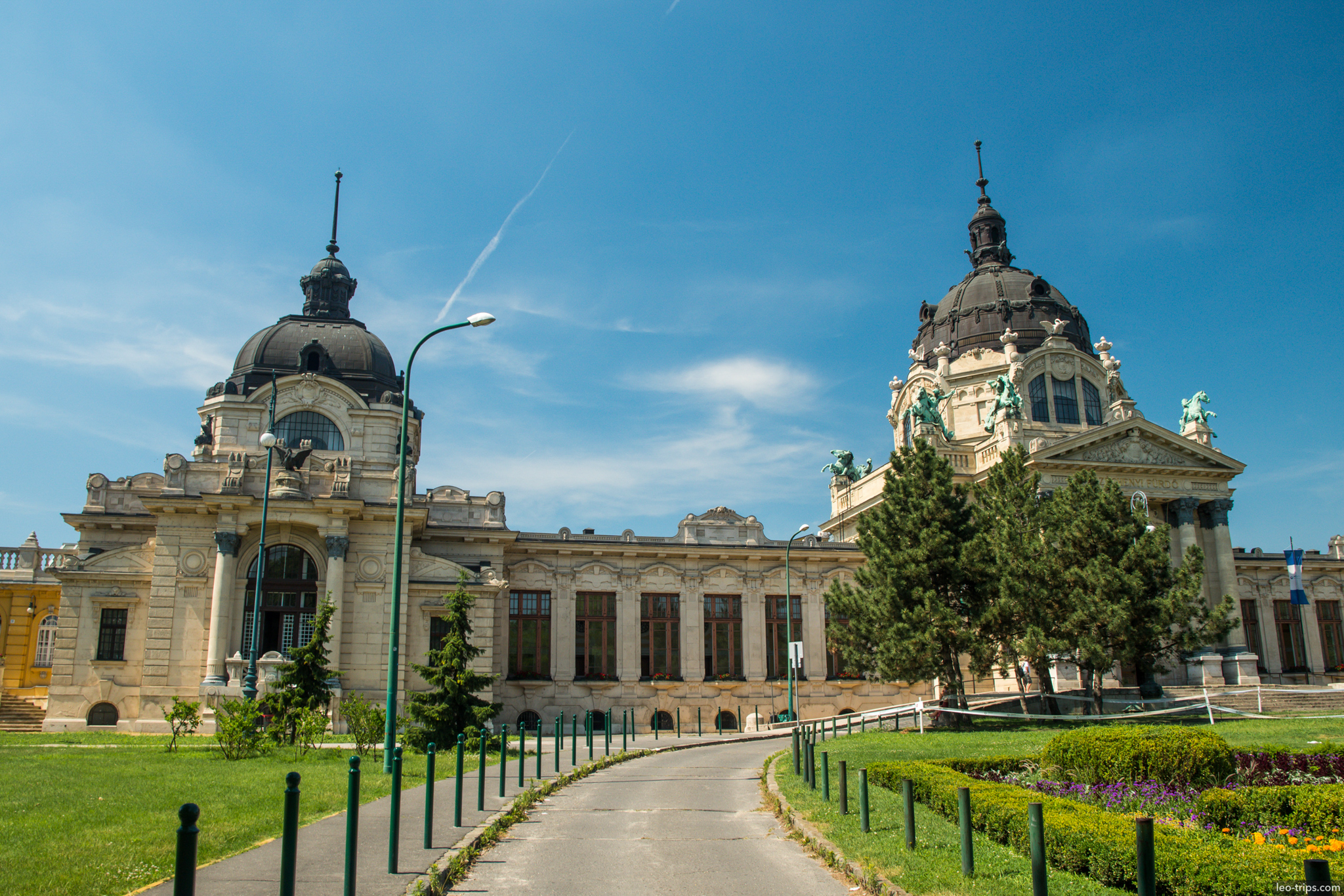 szechenyi thermal bath exterior city park budapest budapest