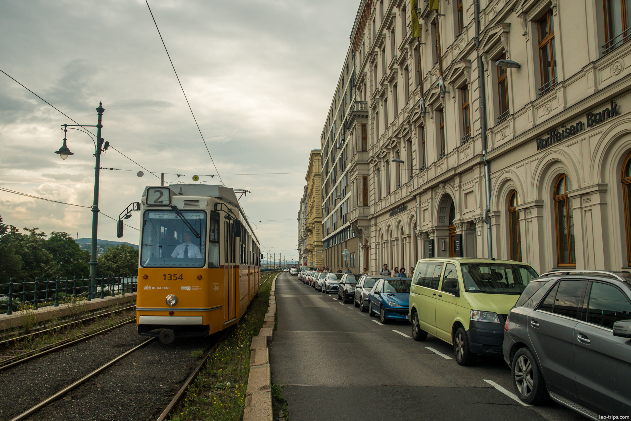 tram line 2 budapest danube embankment budapest