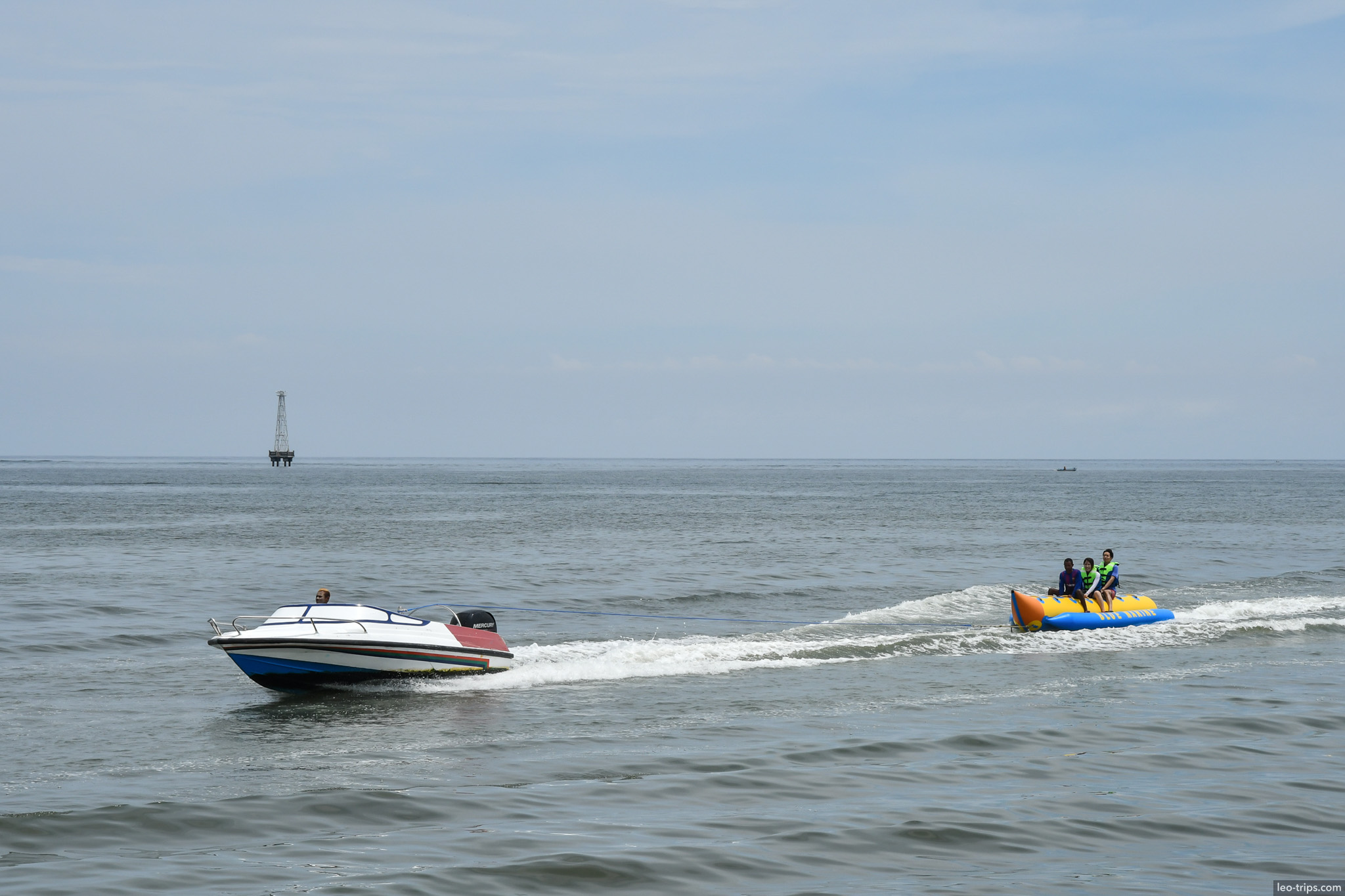 banana boat ride towed by speedboat bali