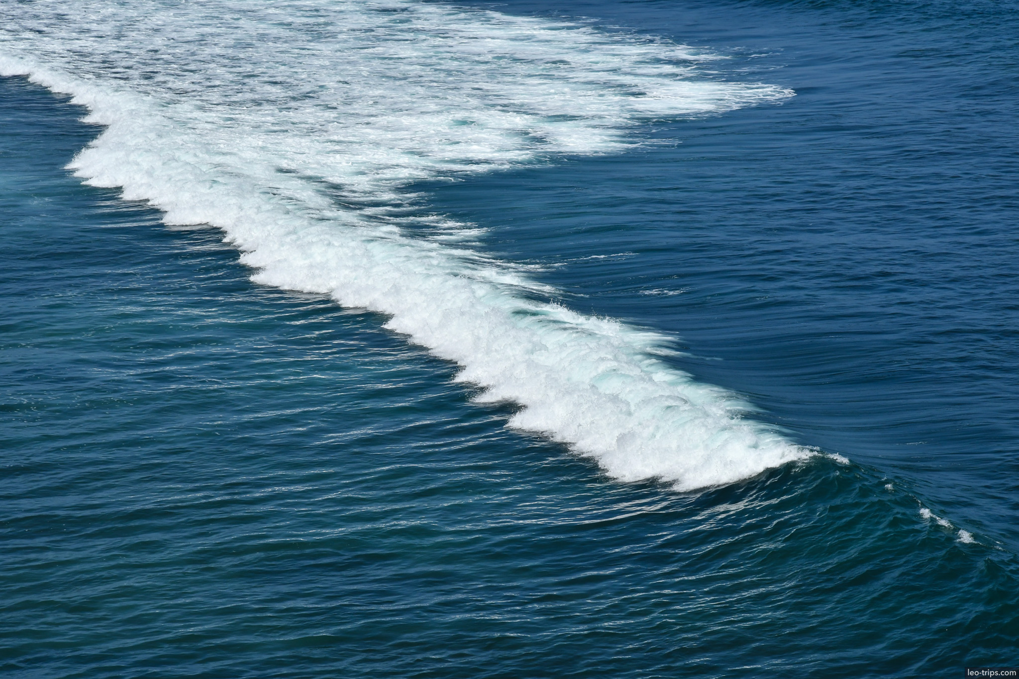 breaking wave closeup deep blue ocean bali