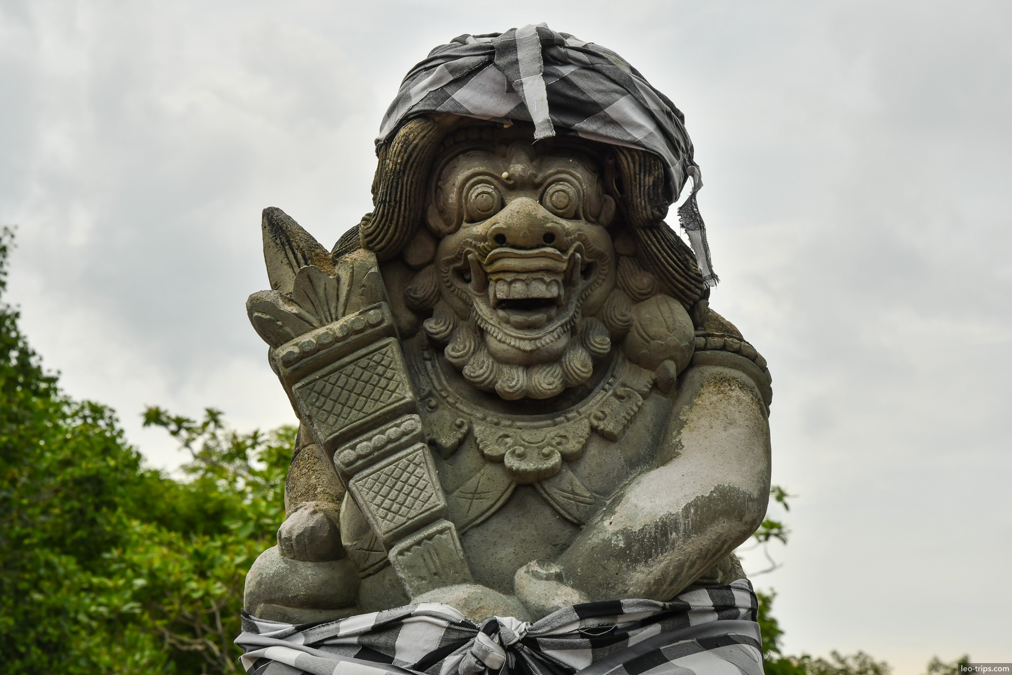 dvarapala guardian wrapped in poleng cloth bali
