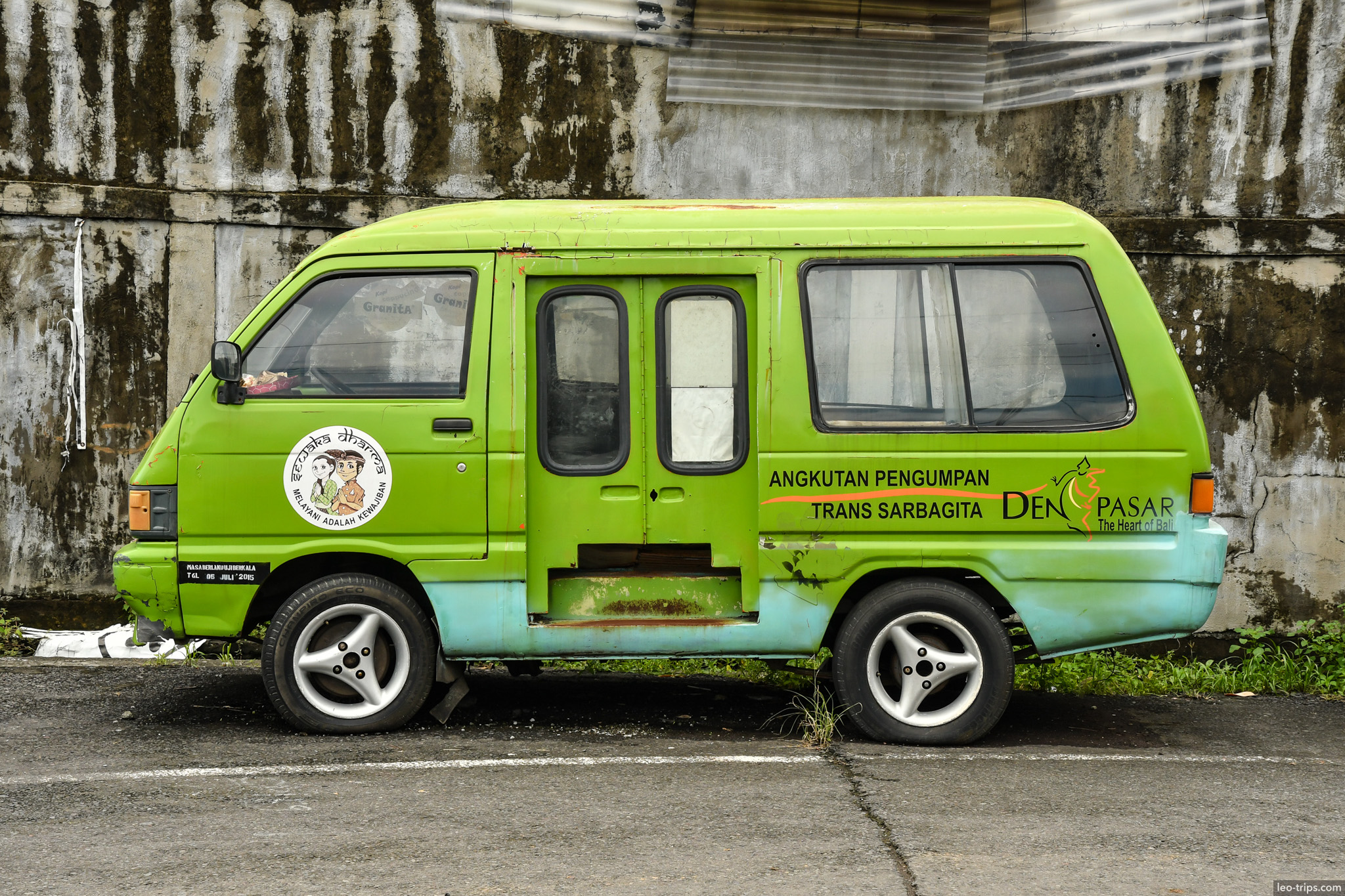 green public transit minivan denpasar bali
