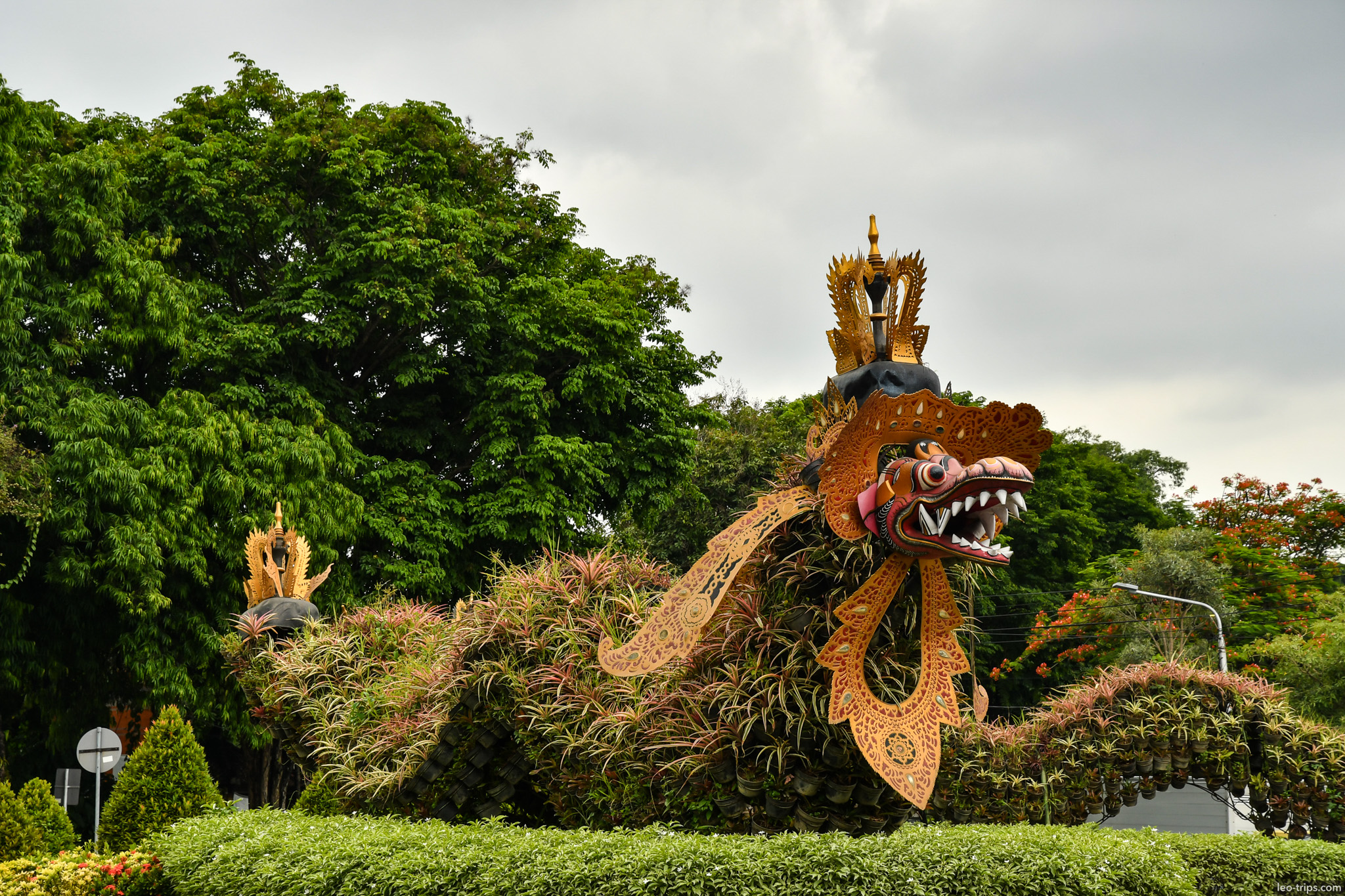 naga dragon sculpture garden roundabout bali