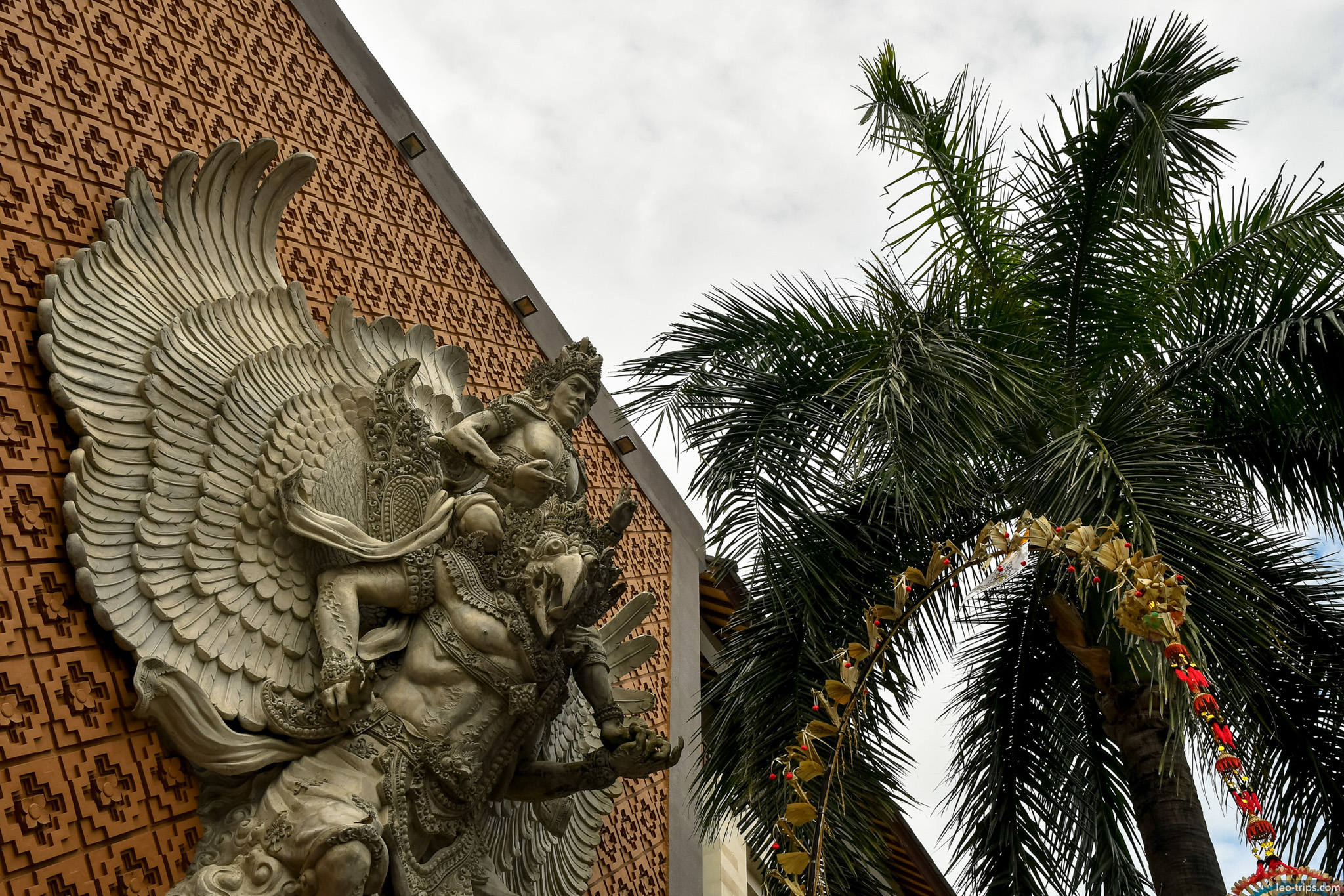 vishnu riding garuda relief sculpture bali