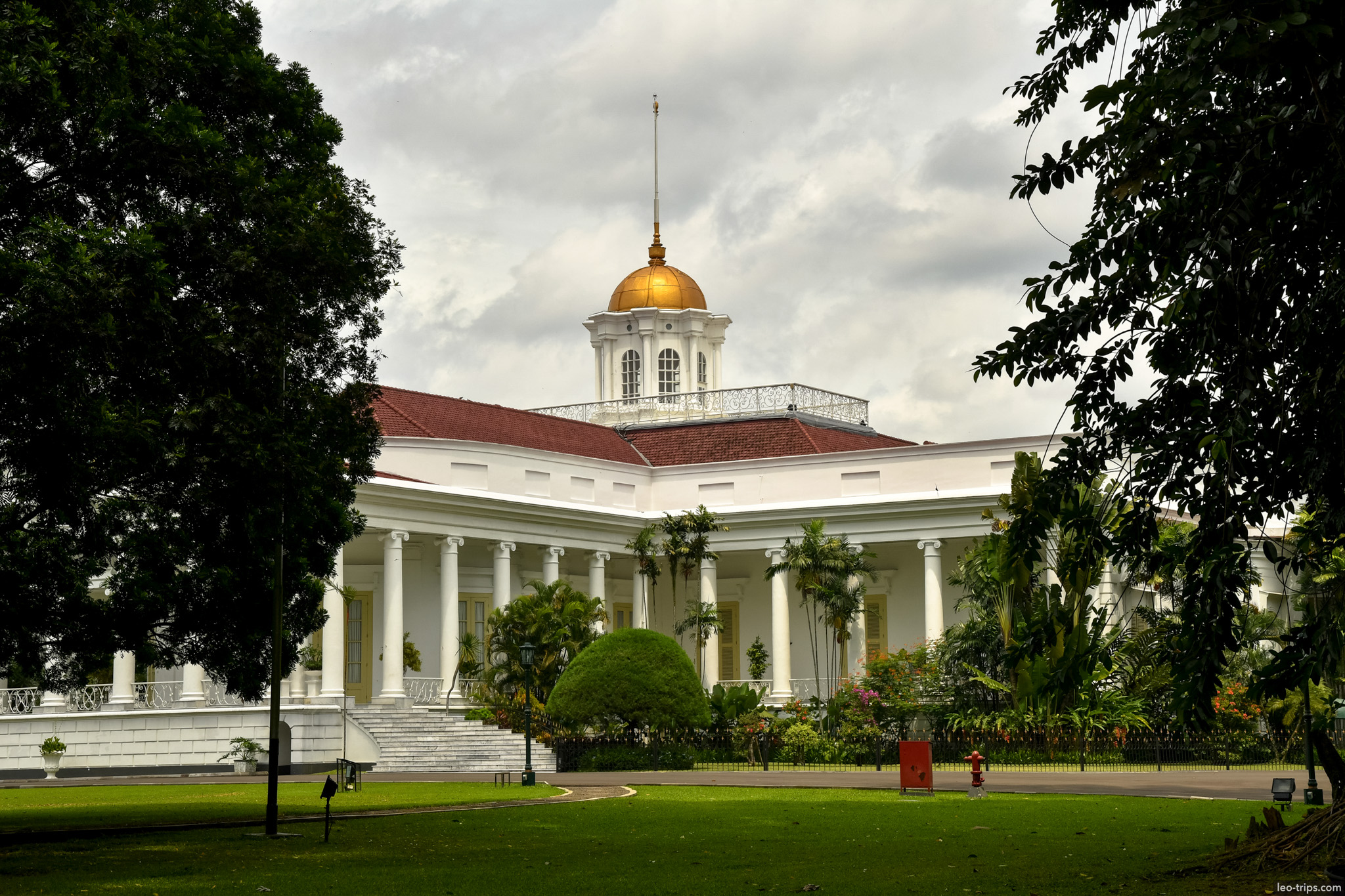 bogor presidential palace golden dome front view bogor