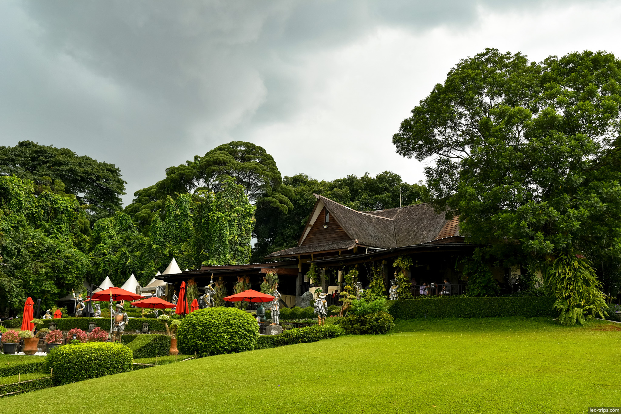 grand garden cafe lawn view bogor bogor